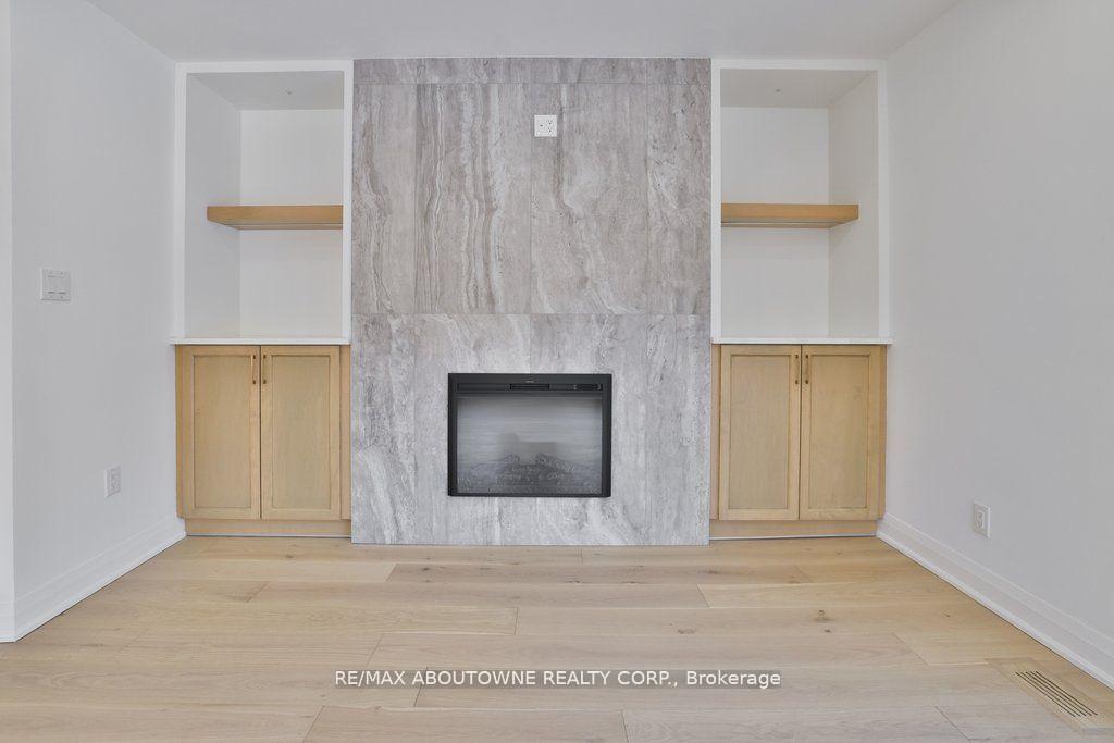Photo 16 of 63 Tradewind Drive, Oakville, Bronte — HOMEH