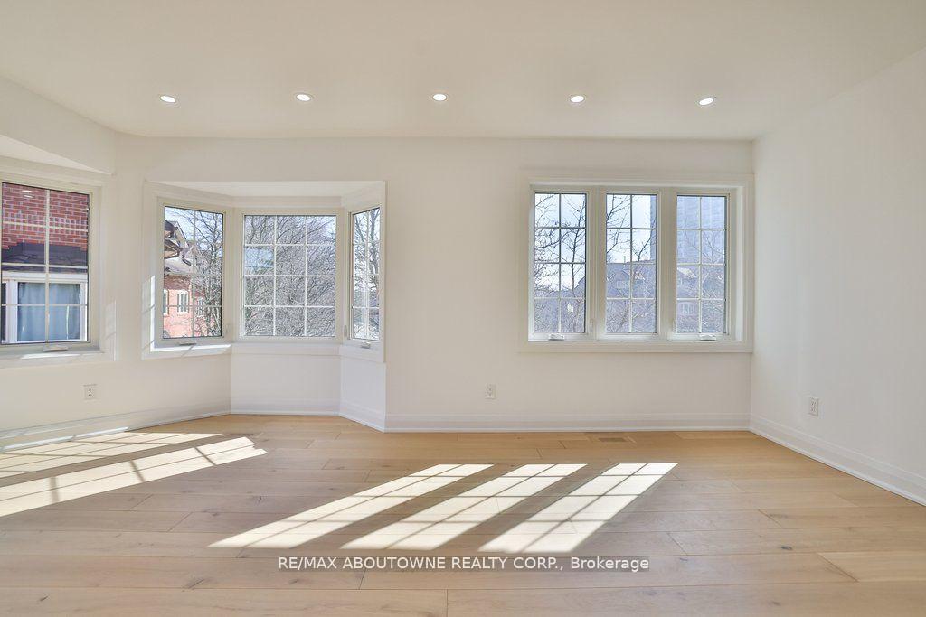 Photo 19 of 63 Tradewind Drive, Oakville, Bronte — HOMEH