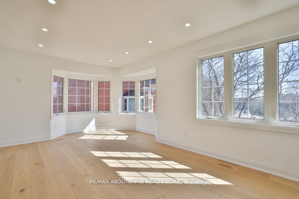 Photo 20 of 63 Tradewind Drive, Oakville, Bronte — HOMEH