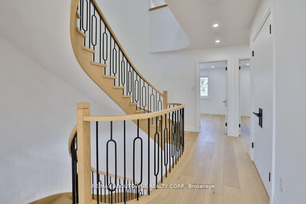 Photo 21 of 63 Tradewind Drive, Oakville, Bronte — HOMEH