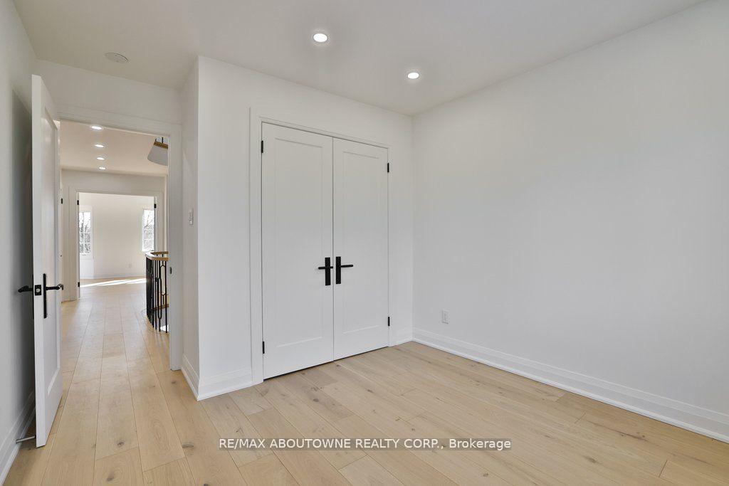 Photo 23 of 63 Tradewind Drive, Oakville, Bronte — HOMEH