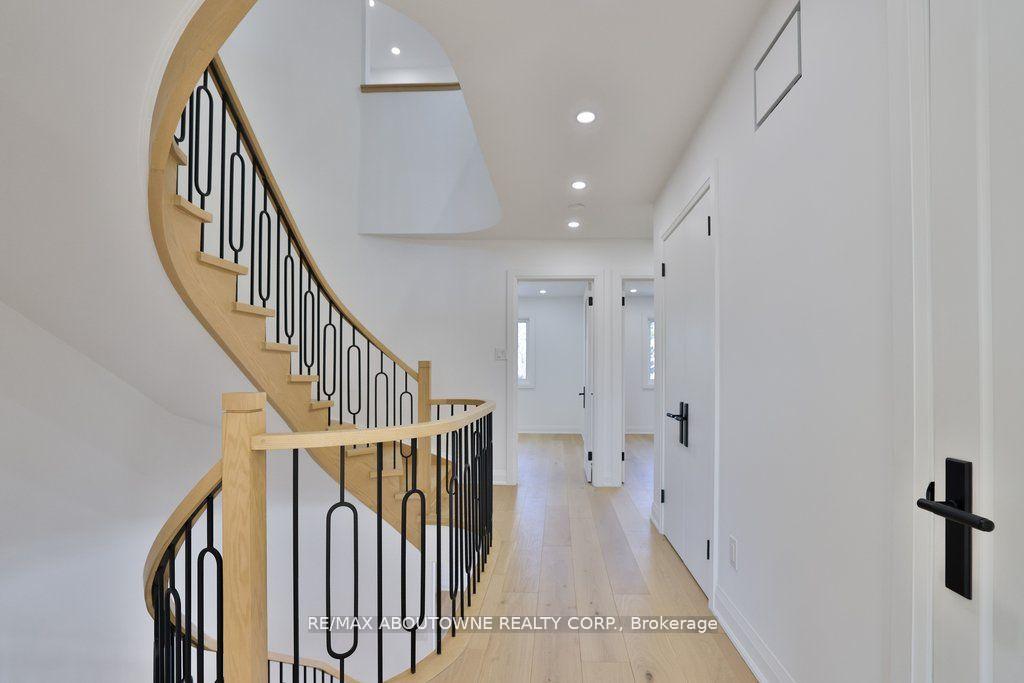 Photo 27 of 63 Tradewind Drive, Oakville, Bronte — HOMEH