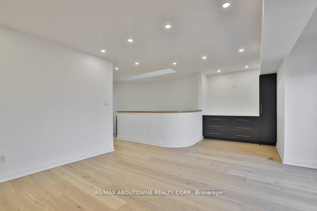 Photo 29 of 63 Tradewind Drive, Oakville, Bronte — HOMEH