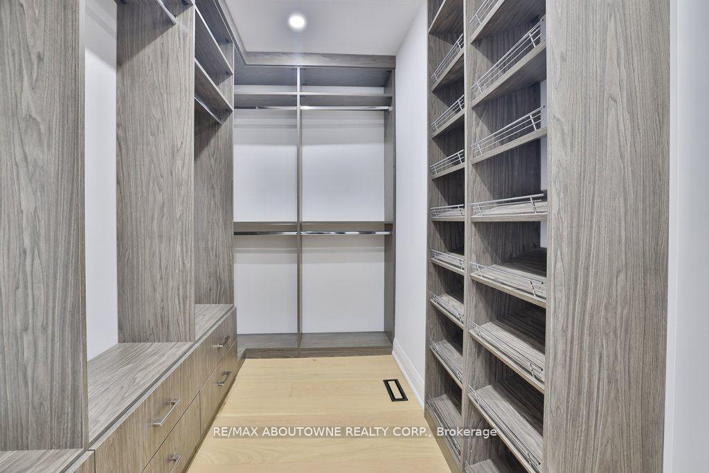Photo 32 of 63 Tradewind Drive, Oakville, Bronte — HOMEH