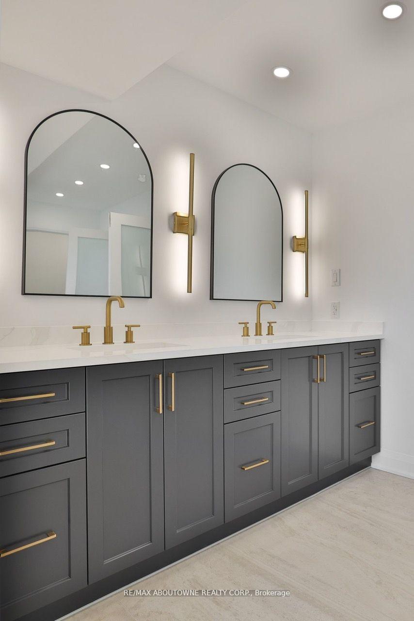 Photo 34 of 63 Tradewind Drive, Oakville, Bronte — HOMEH