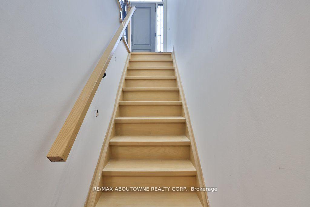 Photo 37 of 63 Tradewind Drive, Oakville, Bronte — HOMEH