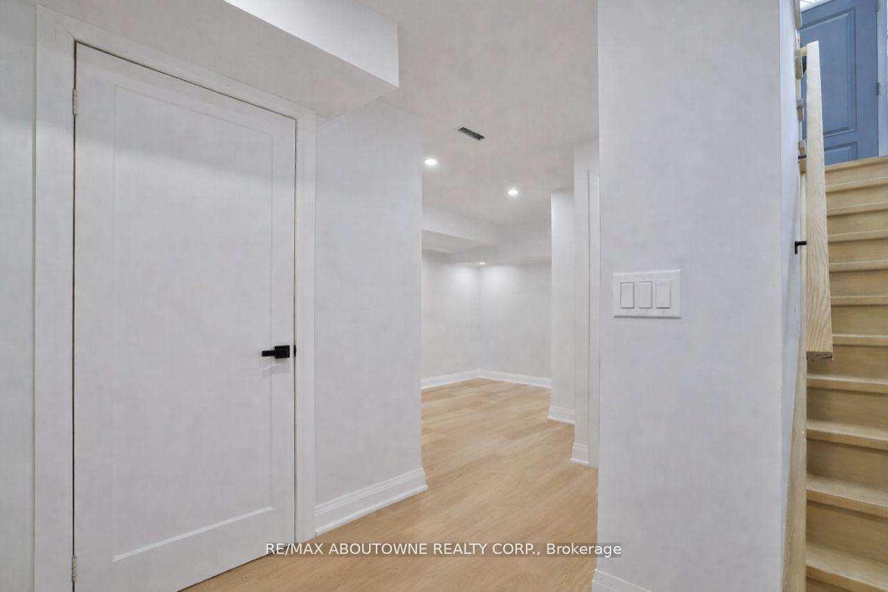 Photo 38 of 63 Tradewind Drive, Oakville, Bronte — HOMEH
