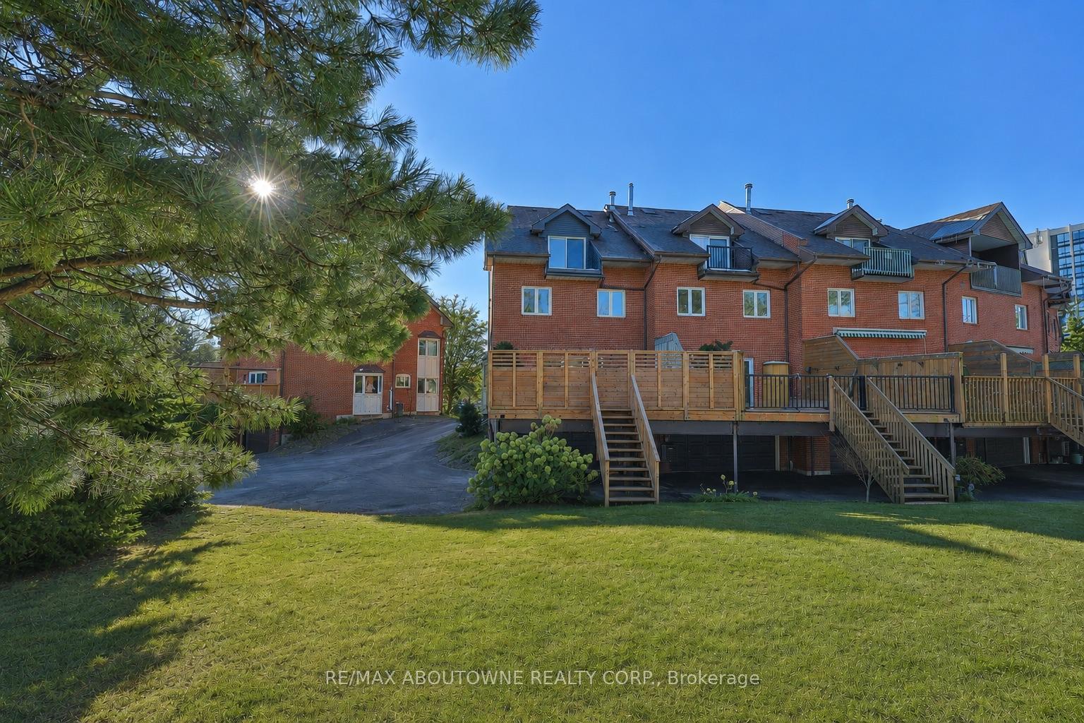 Photo 39 of 63 Tradewind Drive, Oakville, Bronte — HOMEH