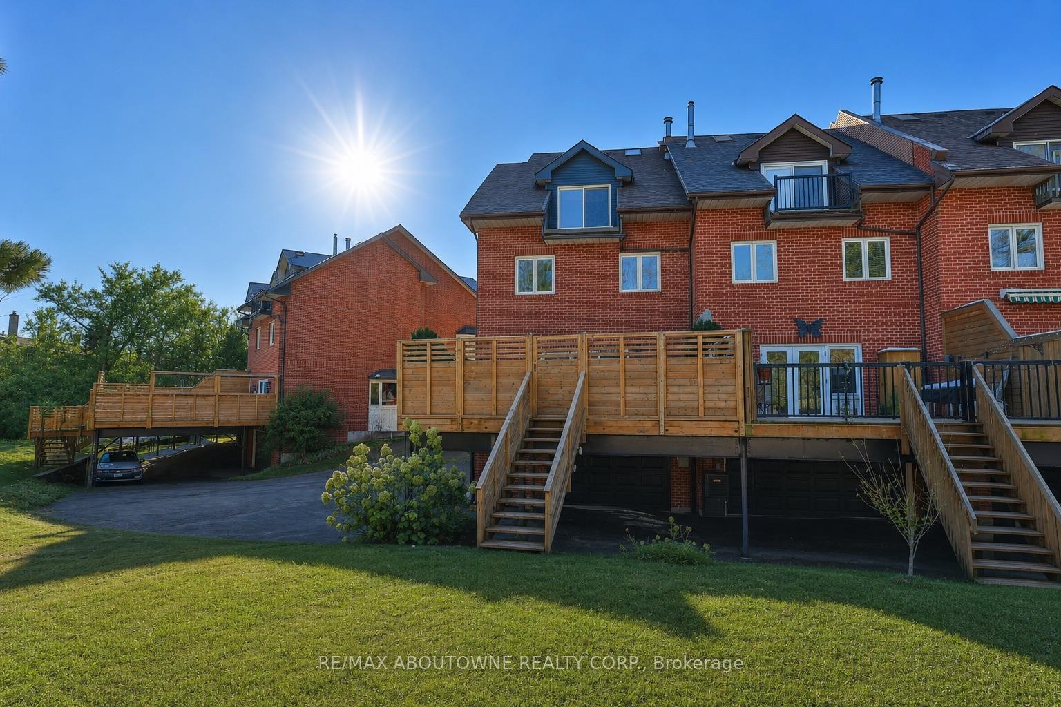 Photo 40 of 63 Tradewind Drive, Oakville, Bronte — HOMEH