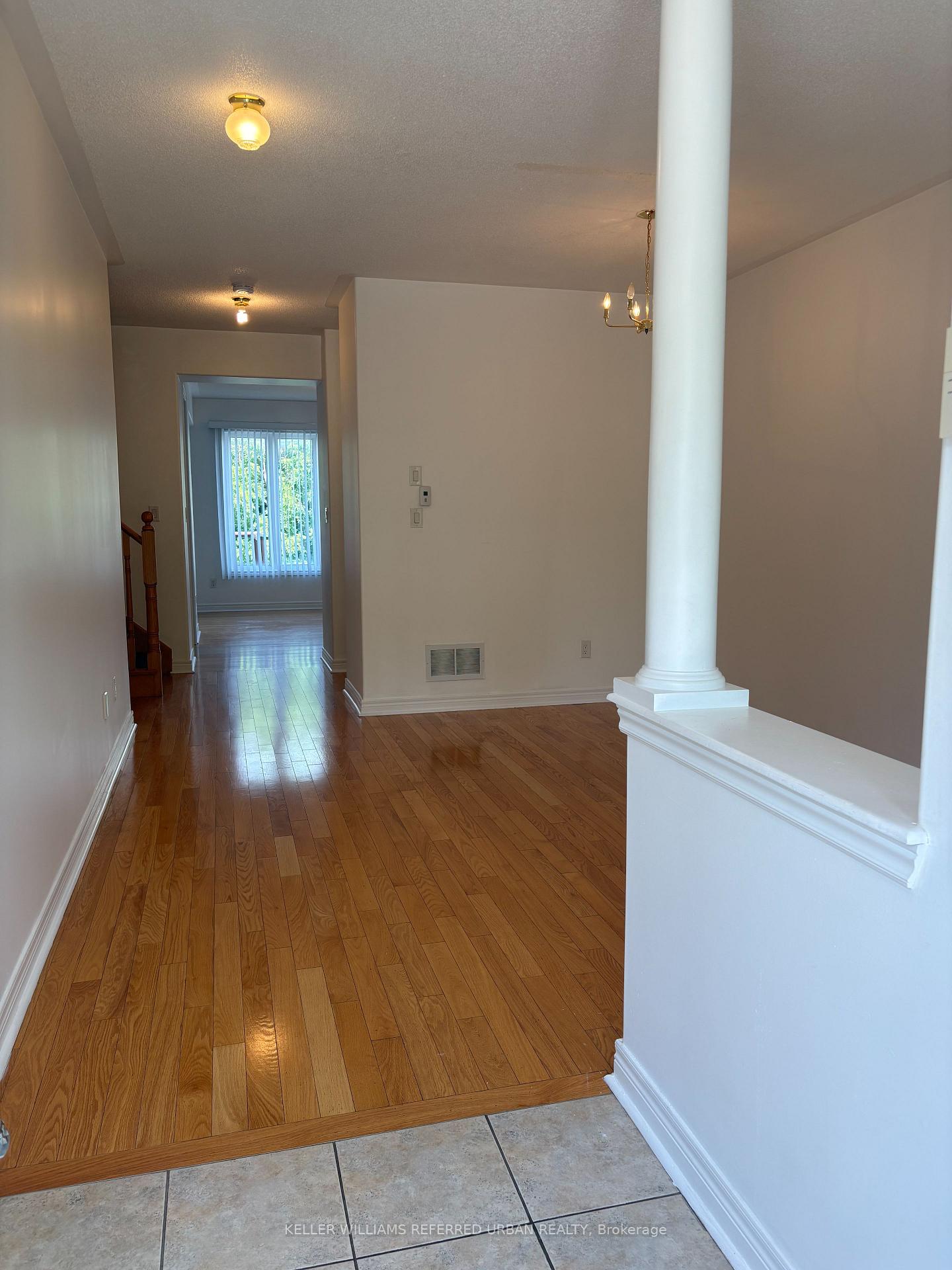 Photo 4 of 140 Foxwood Road, Vaughan, Patterson — HOMEH
