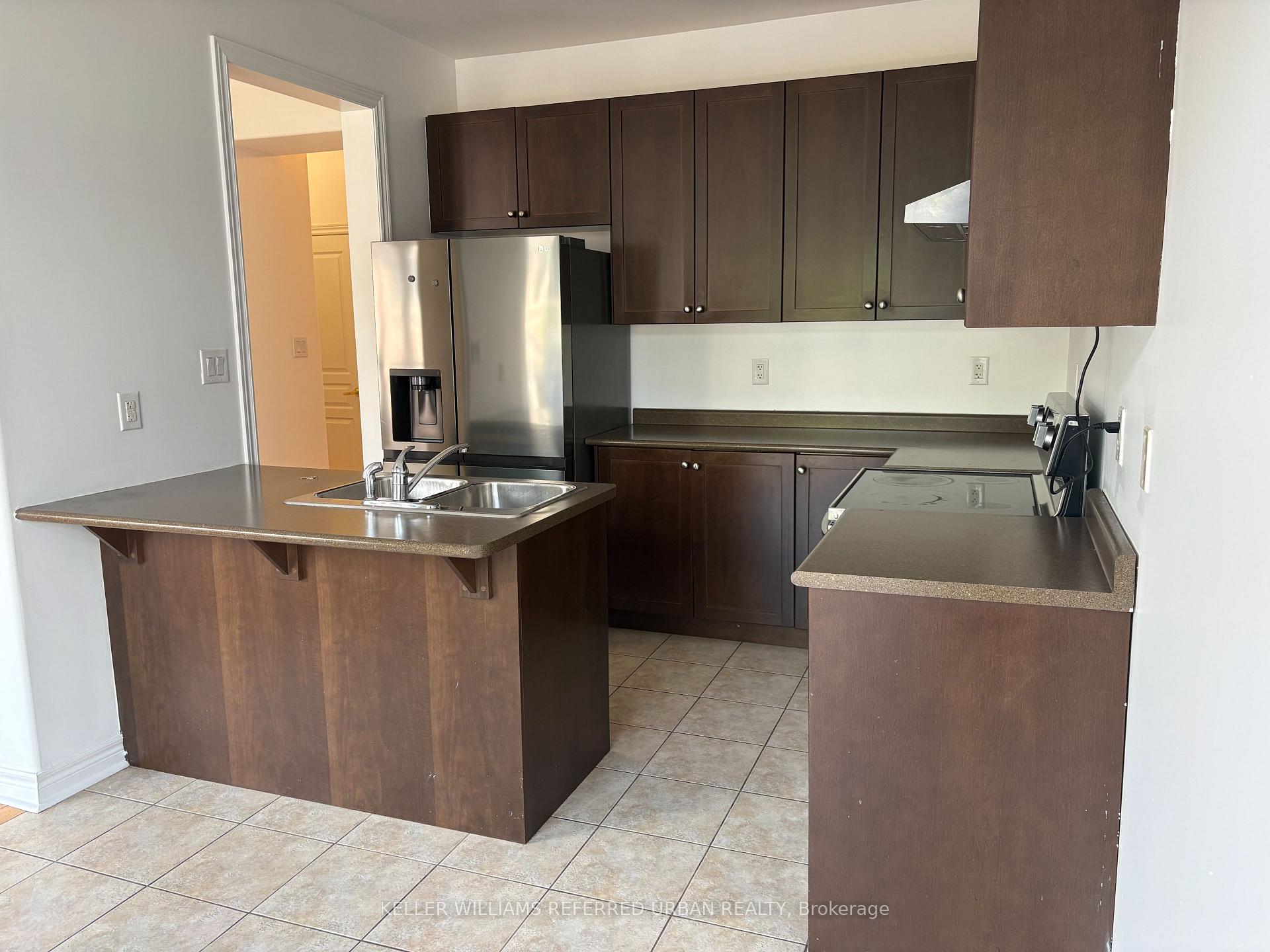 Photo 5 of 140 Foxwood Road, Vaughan, Patterson — HOMEH