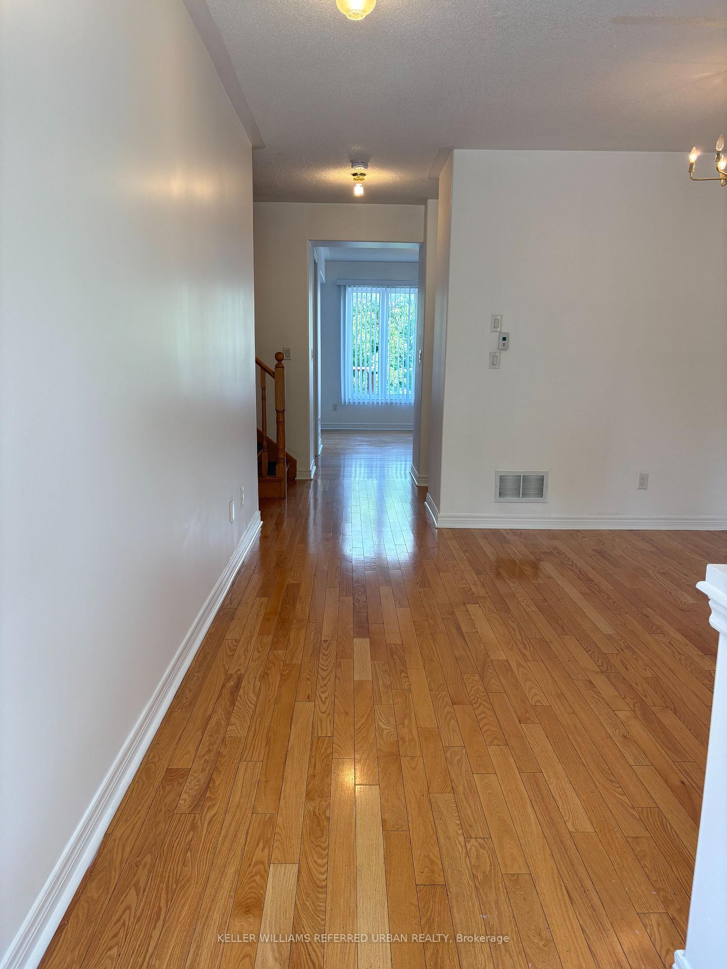 Photo 10 of 140 Foxwood Road, Vaughan, Patterson — HOMEH