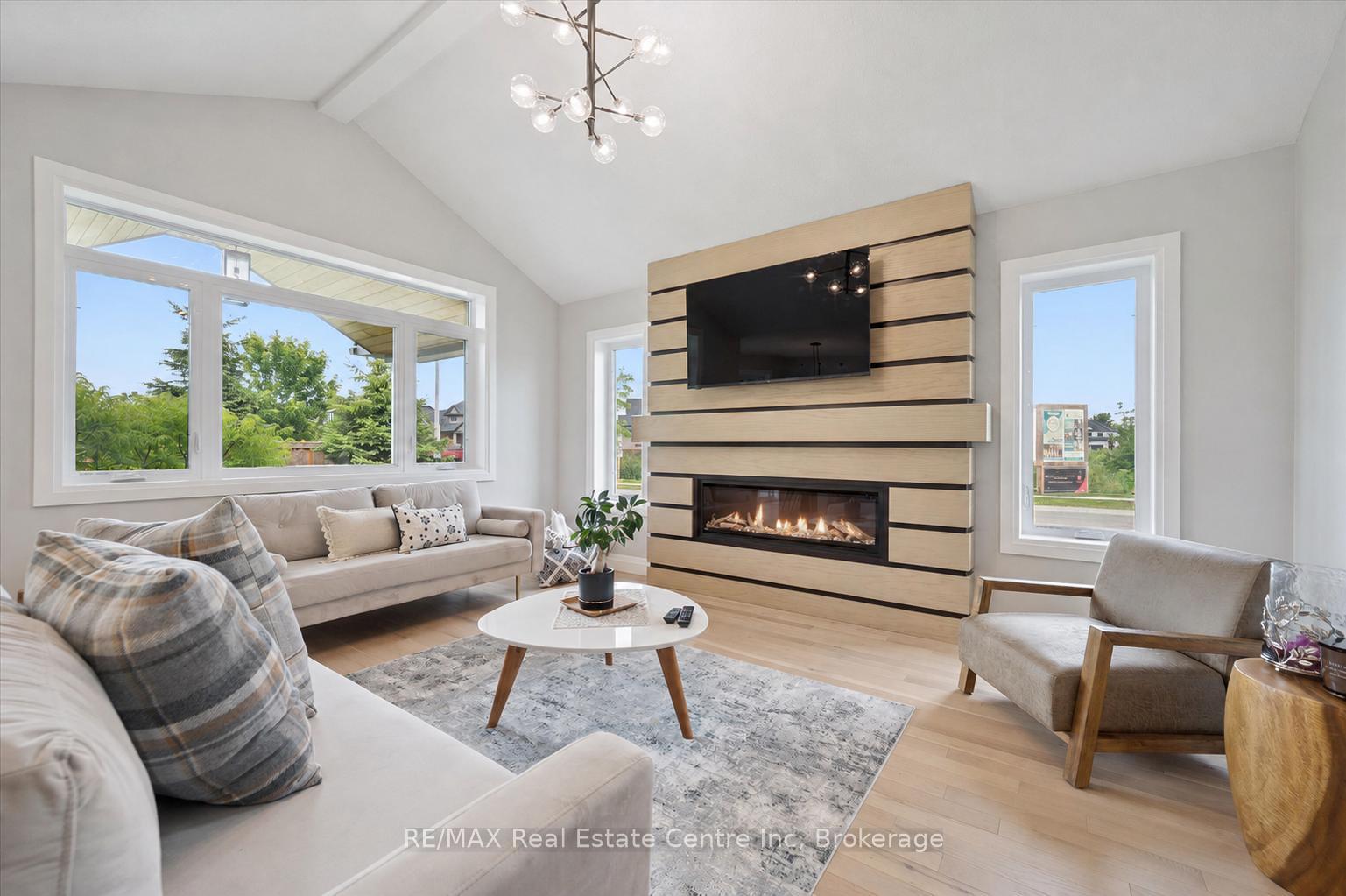 Photo 9 of 33 Waterloo Street, Centre Wellington, Elora/Salem — HOMEH