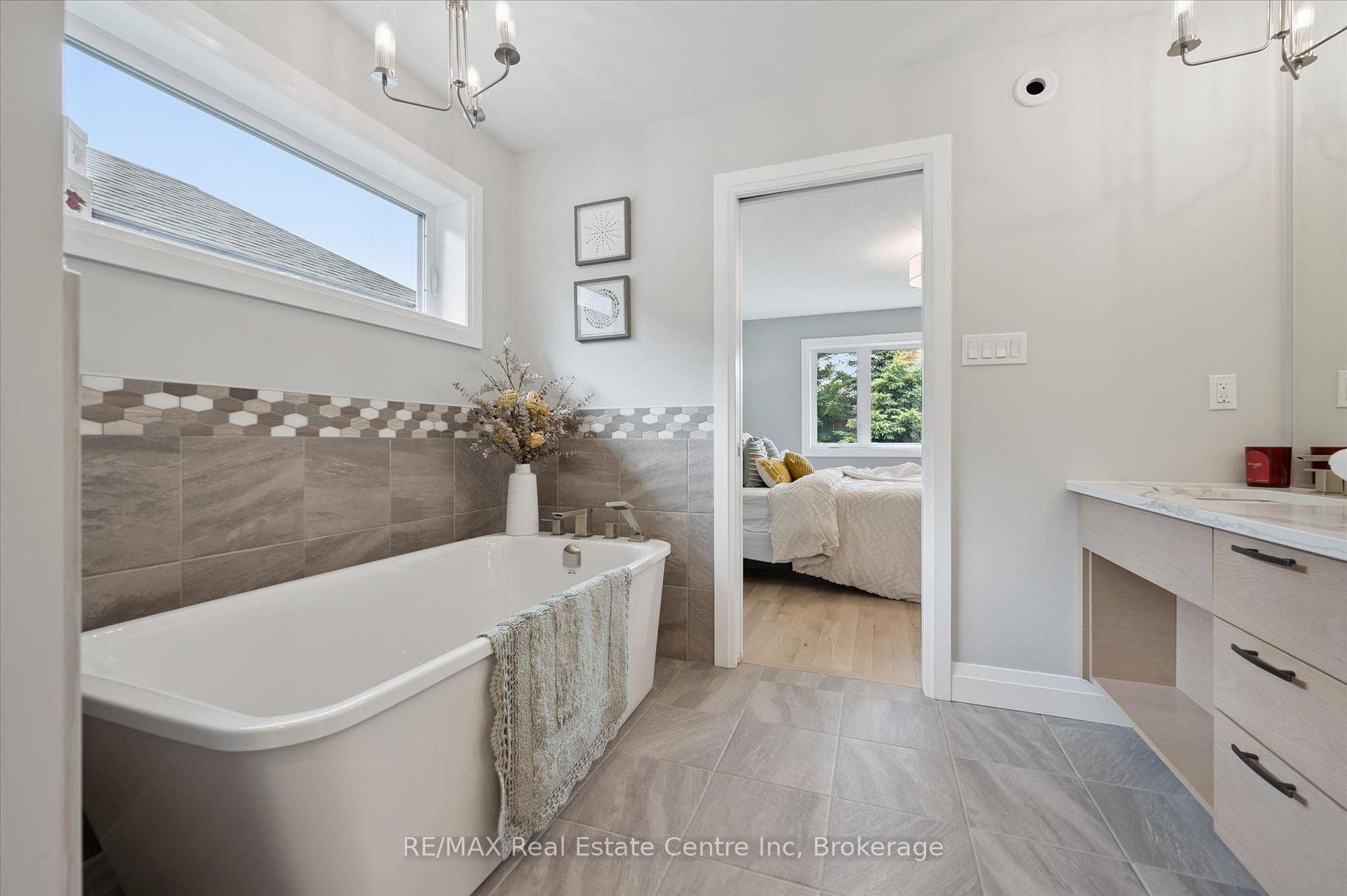 Photo 13 of 33 Waterloo Street, Centre Wellington, Elora/Salem — HOMEH