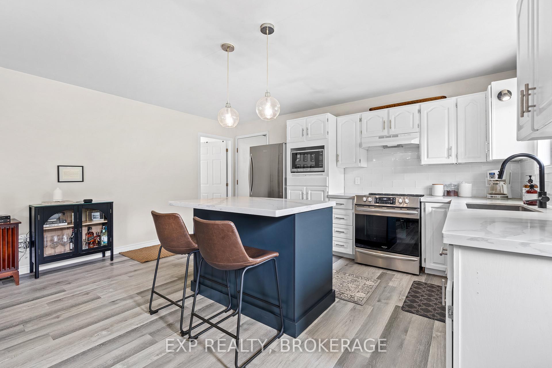 Photo 3 of 8283 Perth Road, Frontenac, Frontenac South — HOMEH