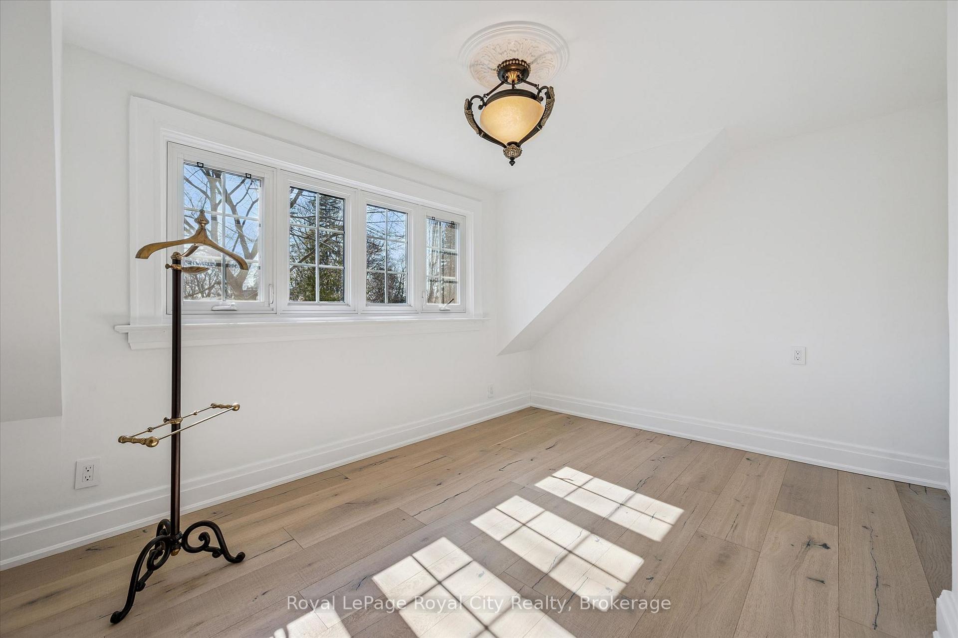 Photo 34 of 87 University Avenue W, Guelph, Dovercliffe Park/Old University — HOMEH