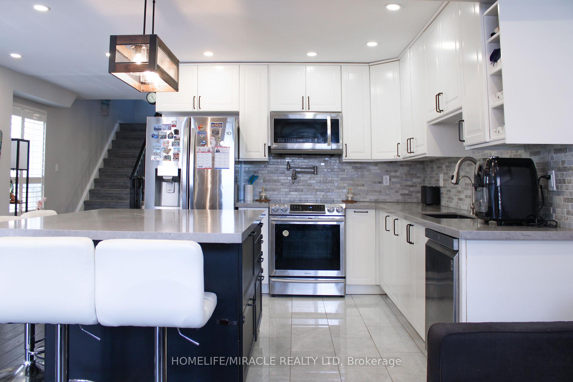 Photo 8 of 14 Unsworth Crescent, Ajax, Northwest Ajax — HOMEH