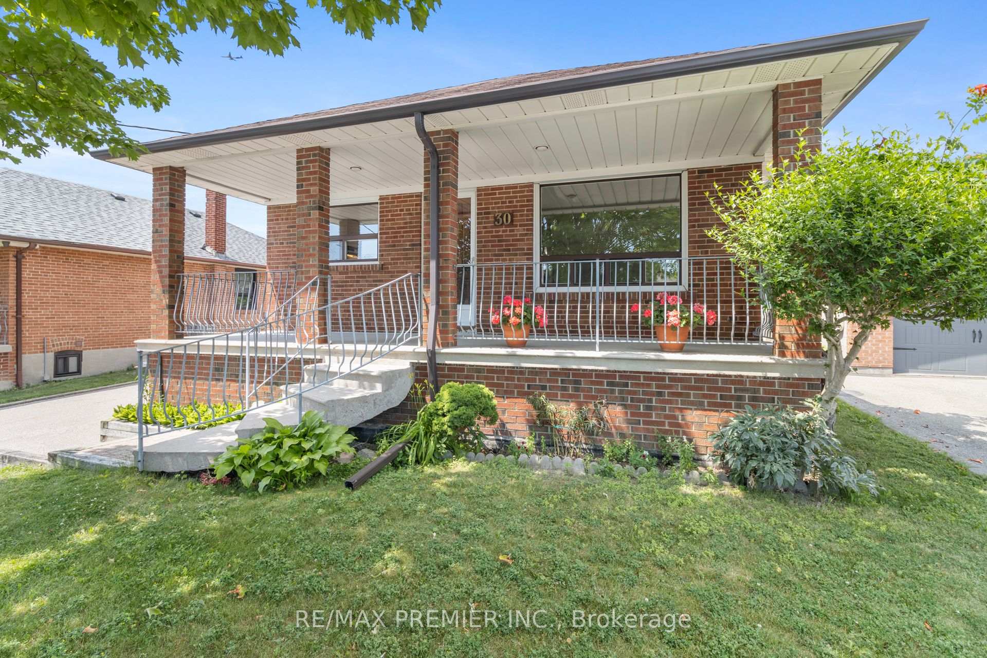 Photo 2 of 30 Forthbridge Crescent, North York, Downsview-Roding-CFB — HOMEH