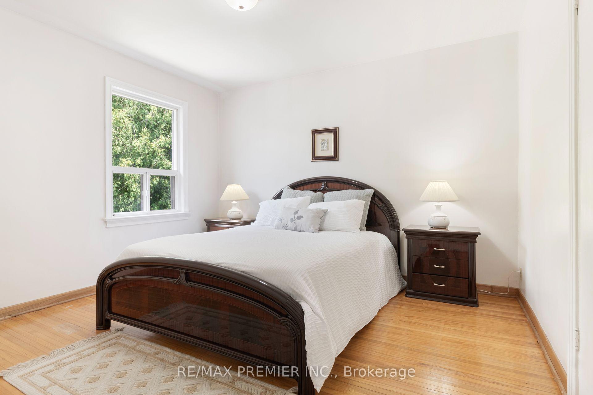 Photo 19 of 30 Forthbridge Crescent, North York, Downsview-Roding-CFB — HOMEH
