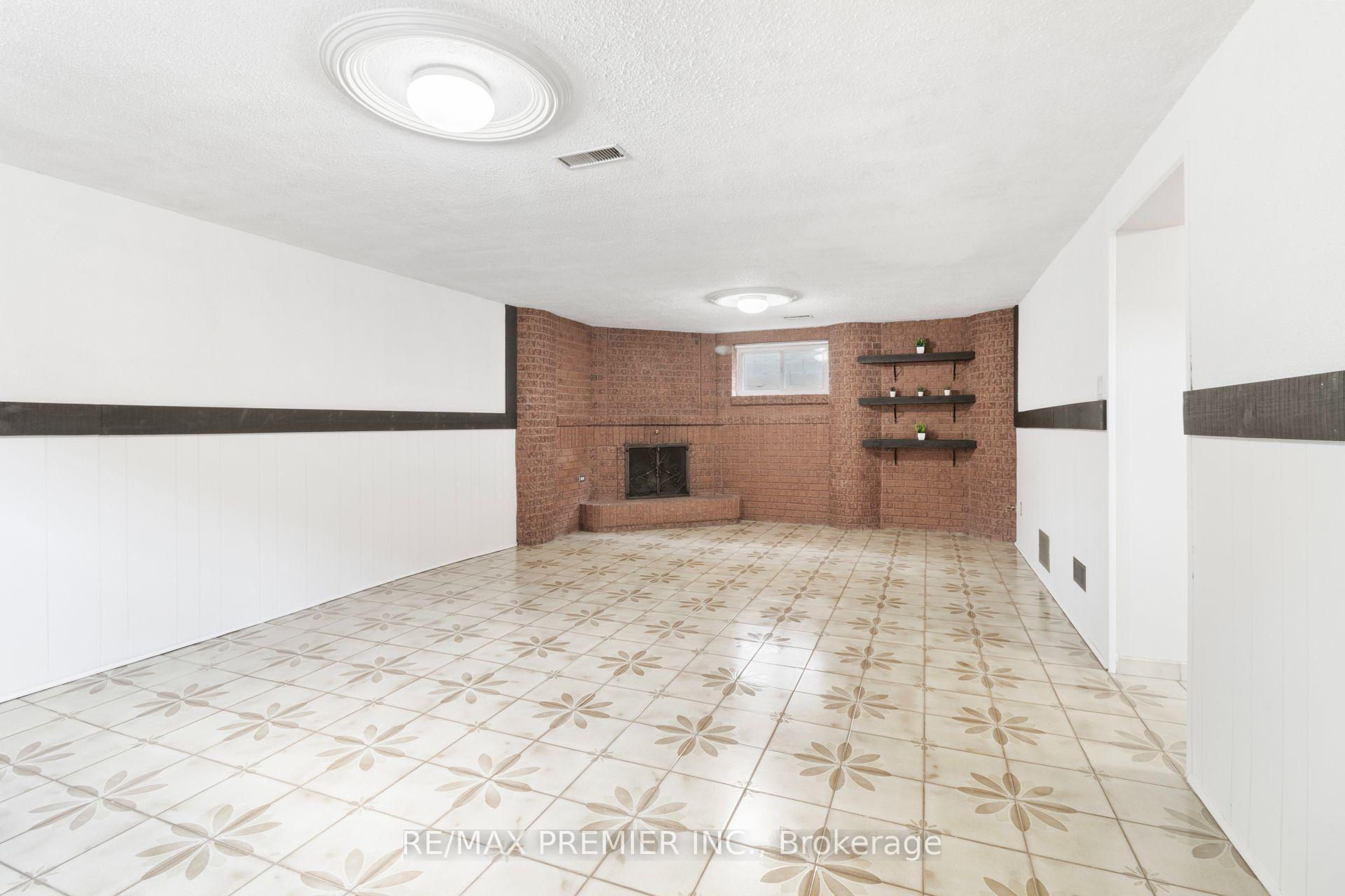 Photo 25 of 30 Forthbridge Crescent, North York, Downsview-Roding-CFB — HOMEH