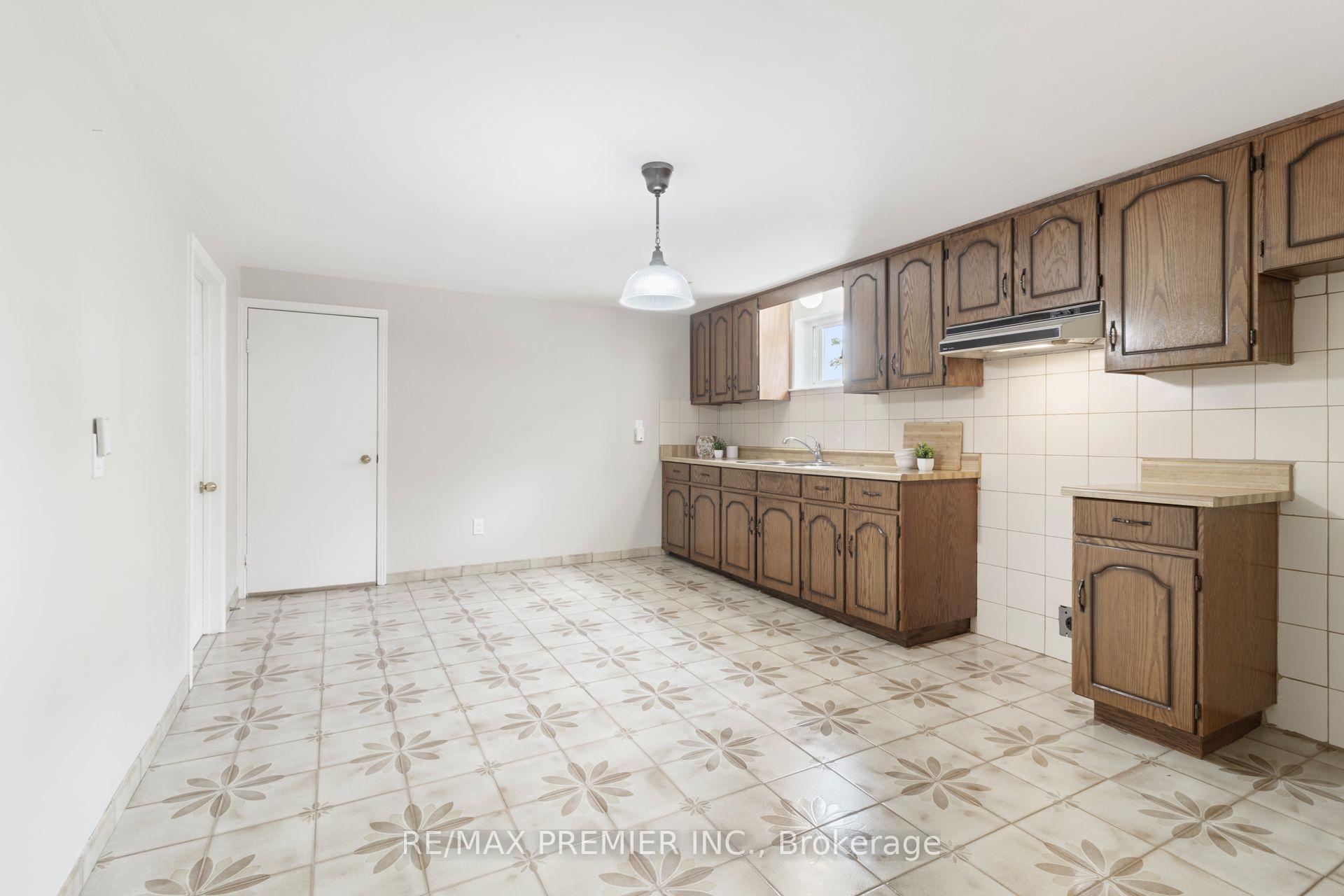 Photo 27 of 30 Forthbridge Crescent, North York, Downsview-Roding-CFB — HOMEH