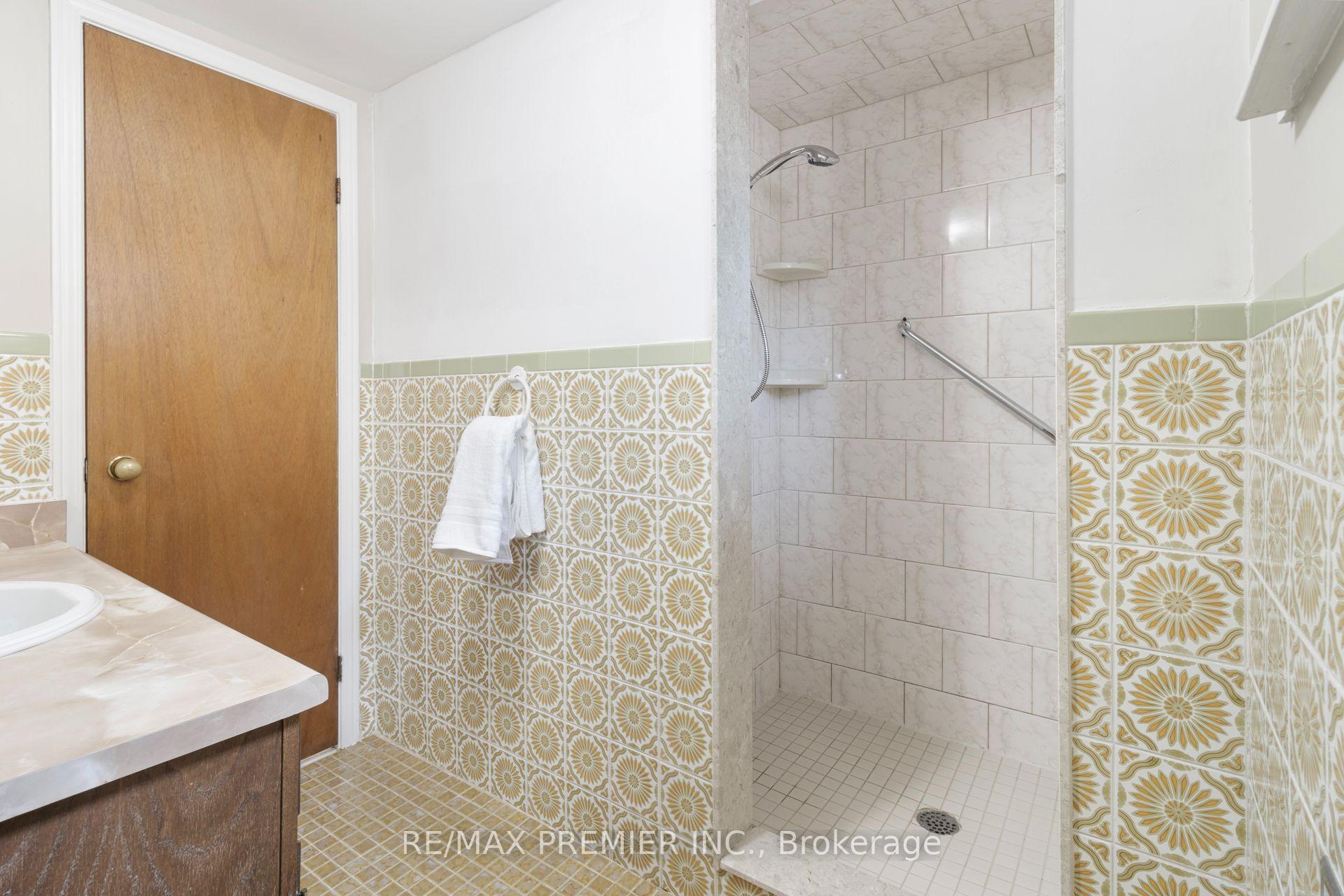 Photo 30 of 30 Forthbridge Crescent, North York, Downsview-Roding-CFB — HOMEH