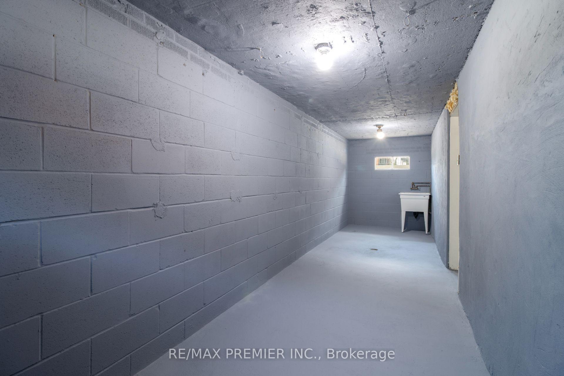 Photo 33 of 30 Forthbridge Crescent, North York, Downsview-Roding-CFB — HOMEH