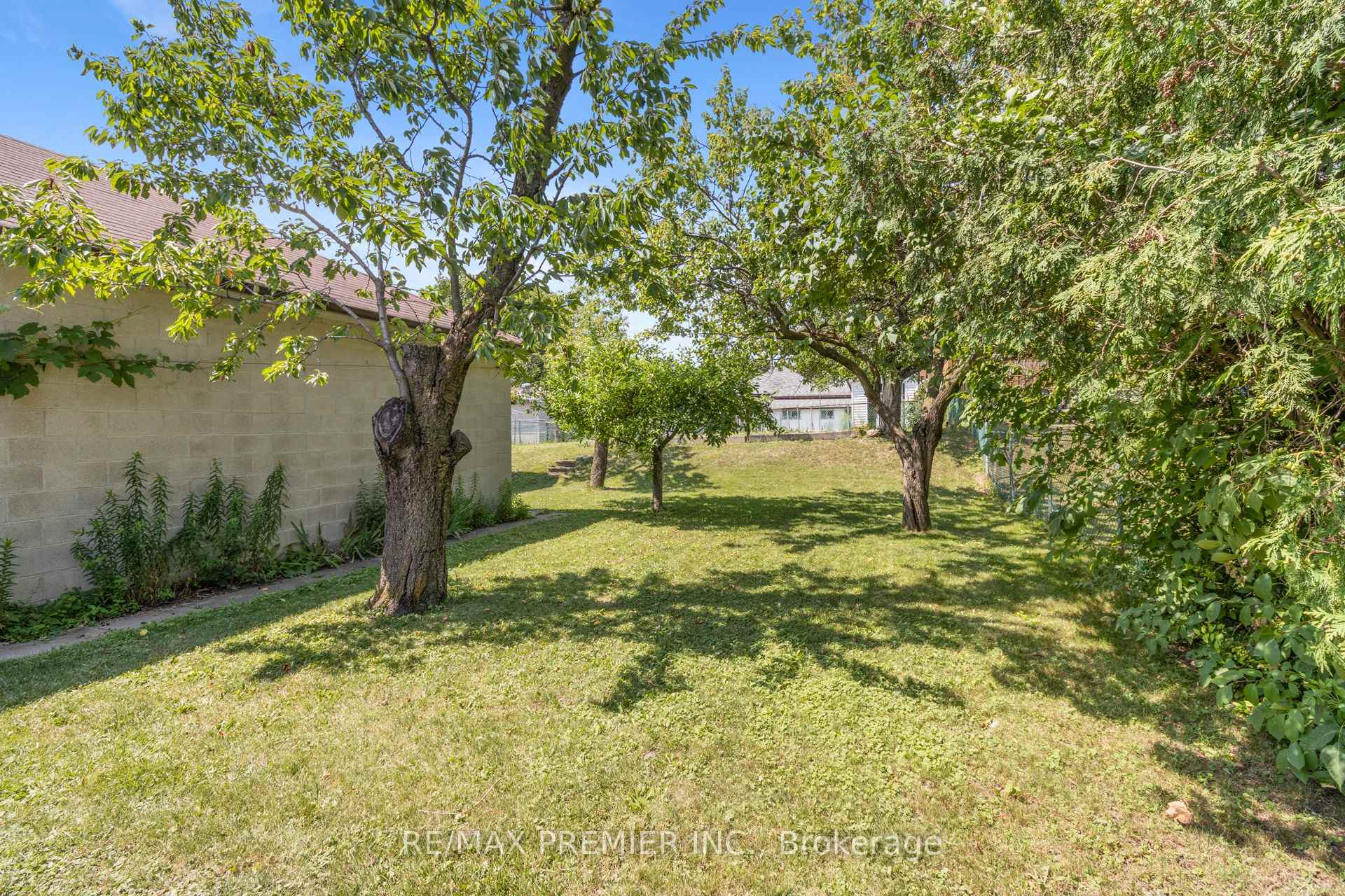Photo 36 of 30 Forthbridge Crescent, North York, Downsview-Roding-CFB — HOMEH