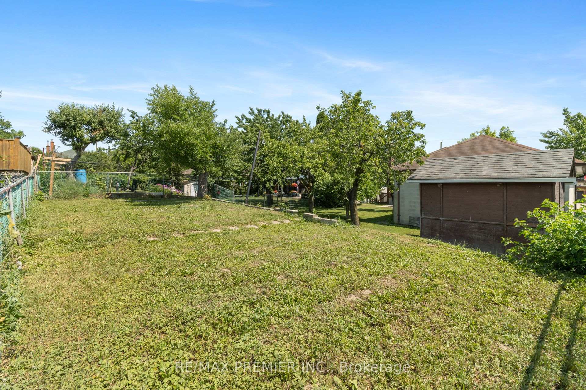 Photo 38 of 30 Forthbridge Crescent, North York, Downsview-Roding-CFB — HOMEH