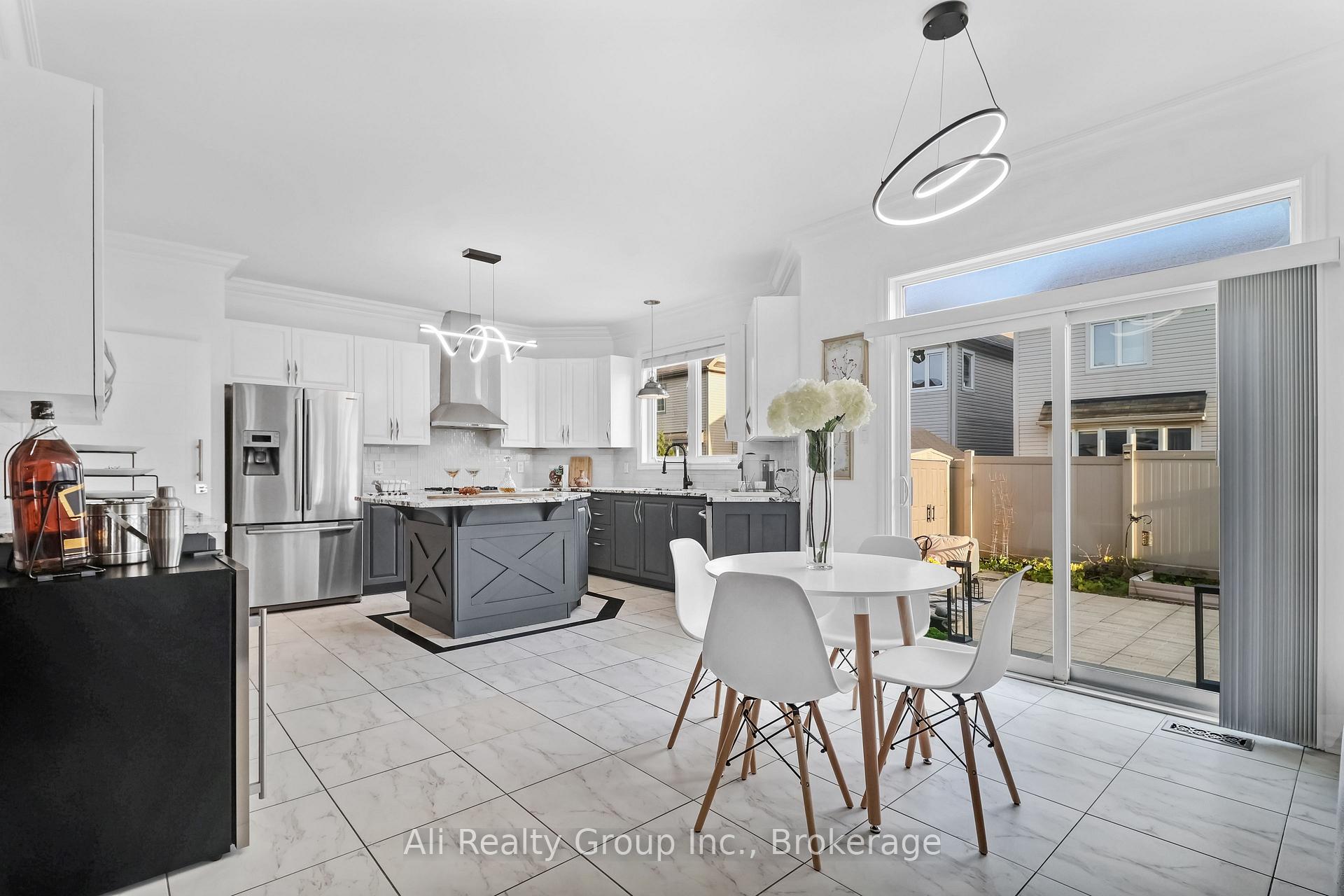 Photo 4 of 3454 River Run Avenue, Ottawa, Barrhaven - Half Moon Bay — HOMEH