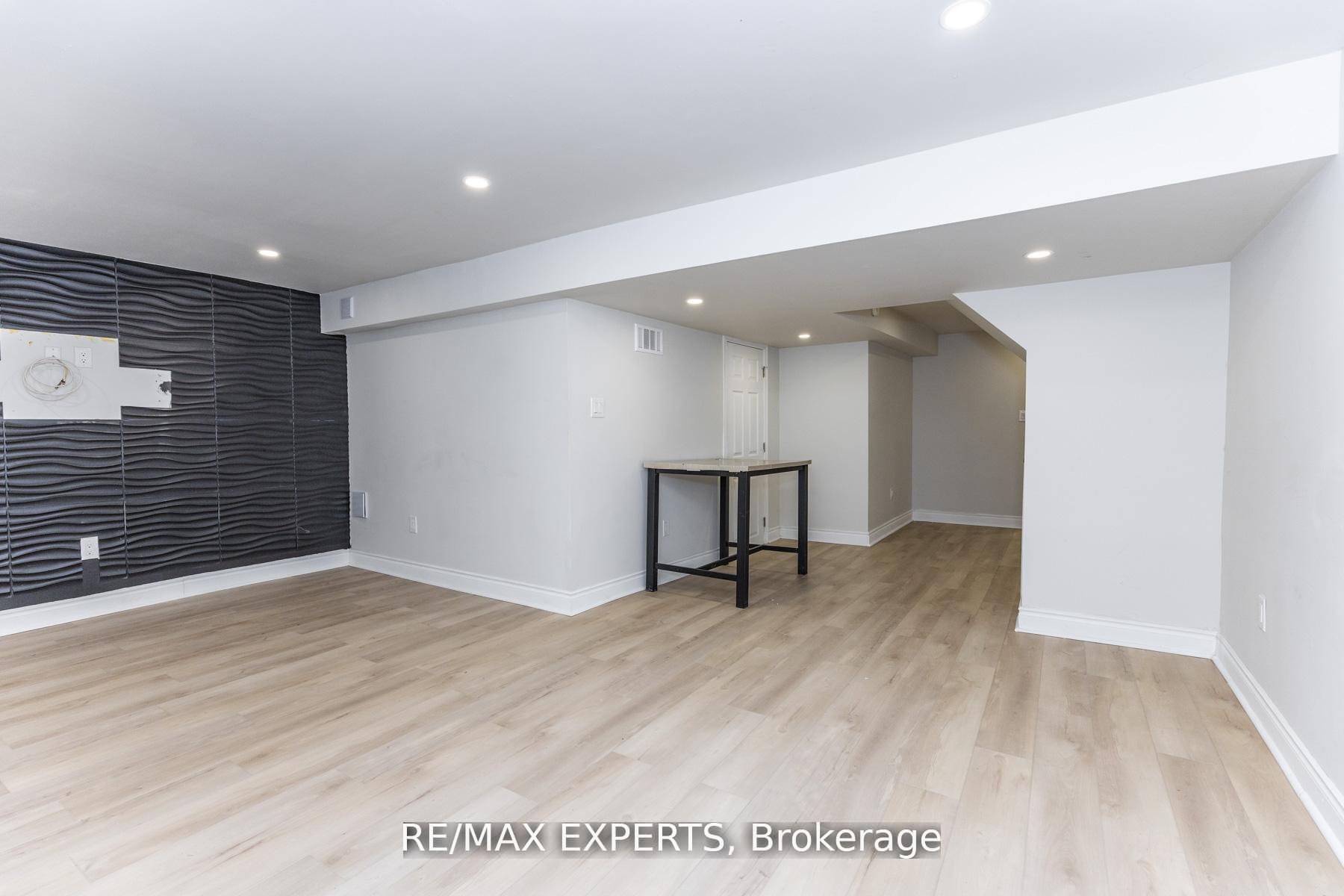 Photo 13 of 31 Carleton Place, Brampton, Bramalea West Industrial — HOMEH