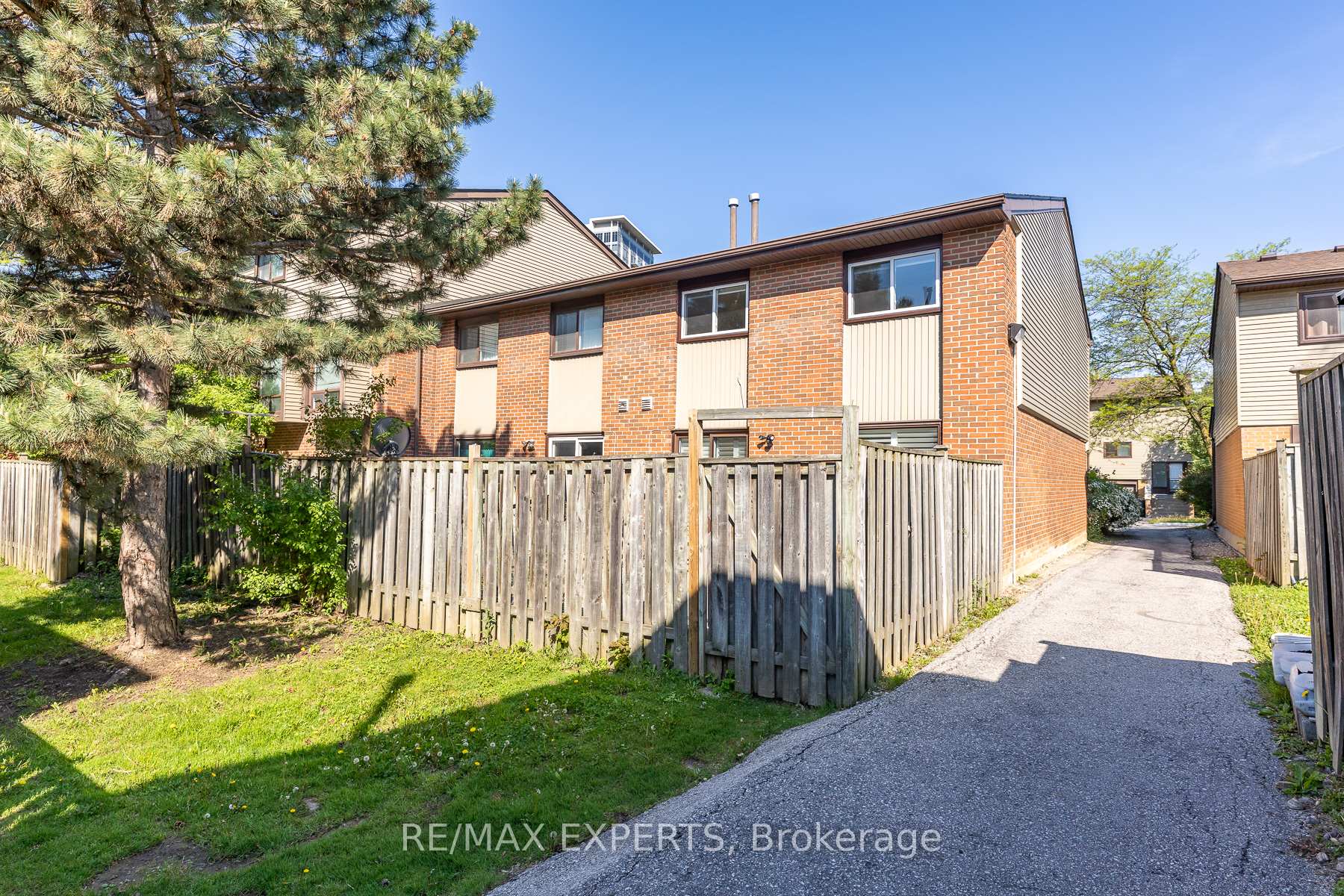 Photo 16 of 31 Carleton Place, Brampton, Bramalea West Industrial — HOMEH