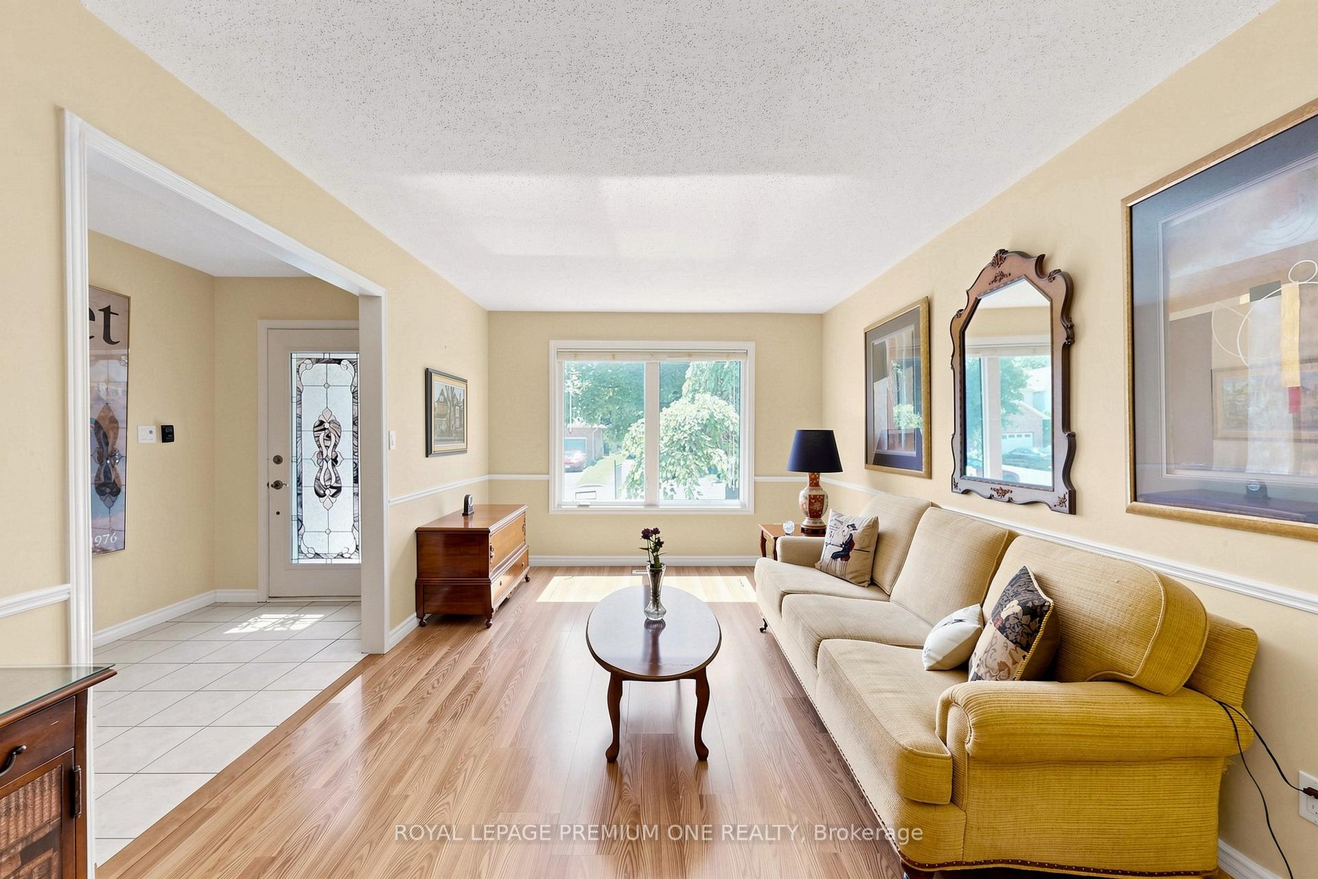 Photo 5 of 4 Prout Drive, Clarington, Bowmanville — HOMEH