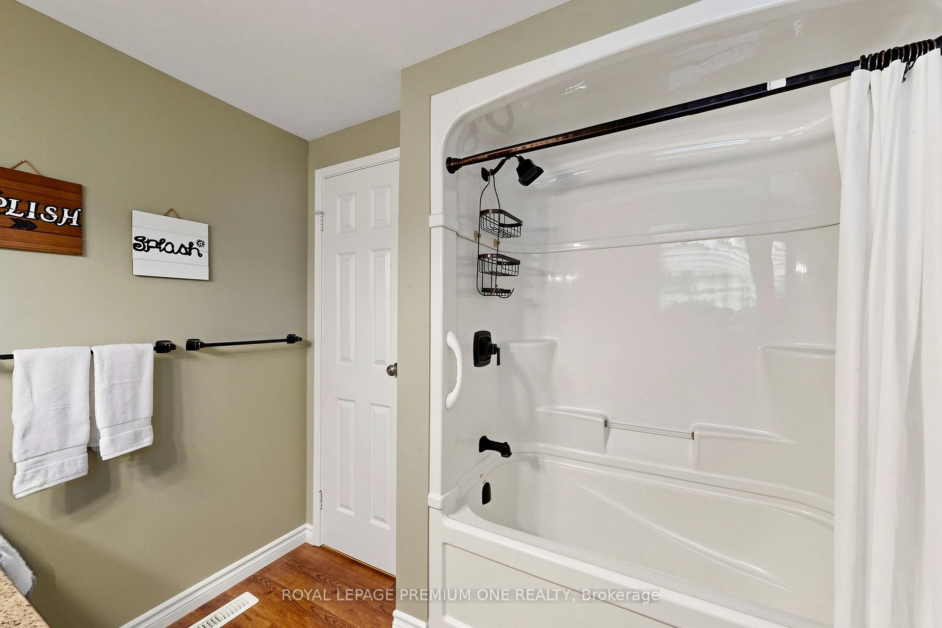 Photo 16 of 4 Prout Drive, Clarington, Bowmanville — HOMEH