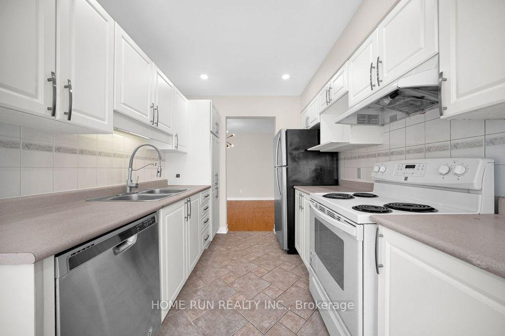 Photo 16 of 102 Kimberwick Crescent, Ottawa, Quinterra — HOMEH