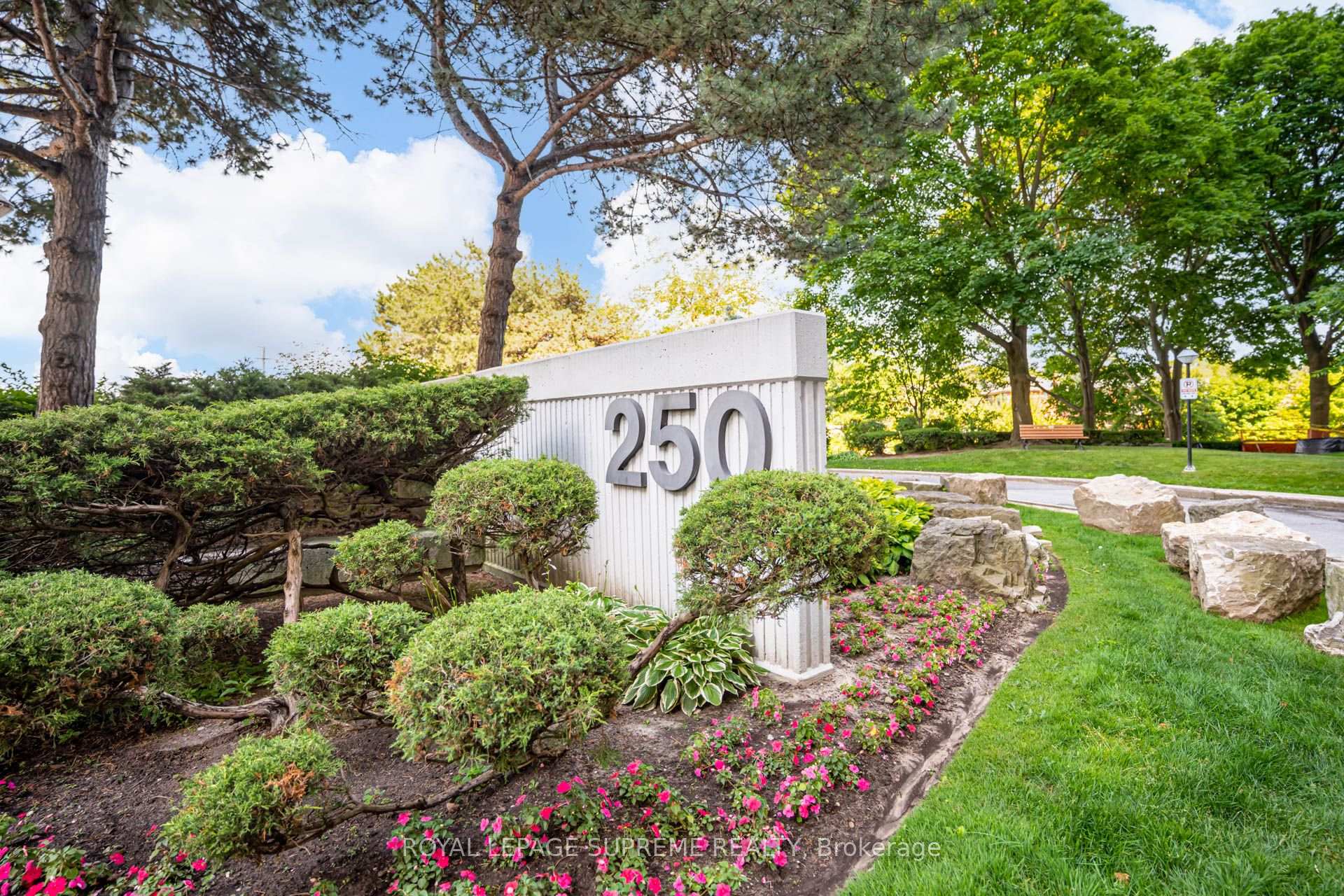 Photo 2 of Unit 305, 250 Scarlett Road, Toronto, Rockcliffe-Smythe — HOMEH