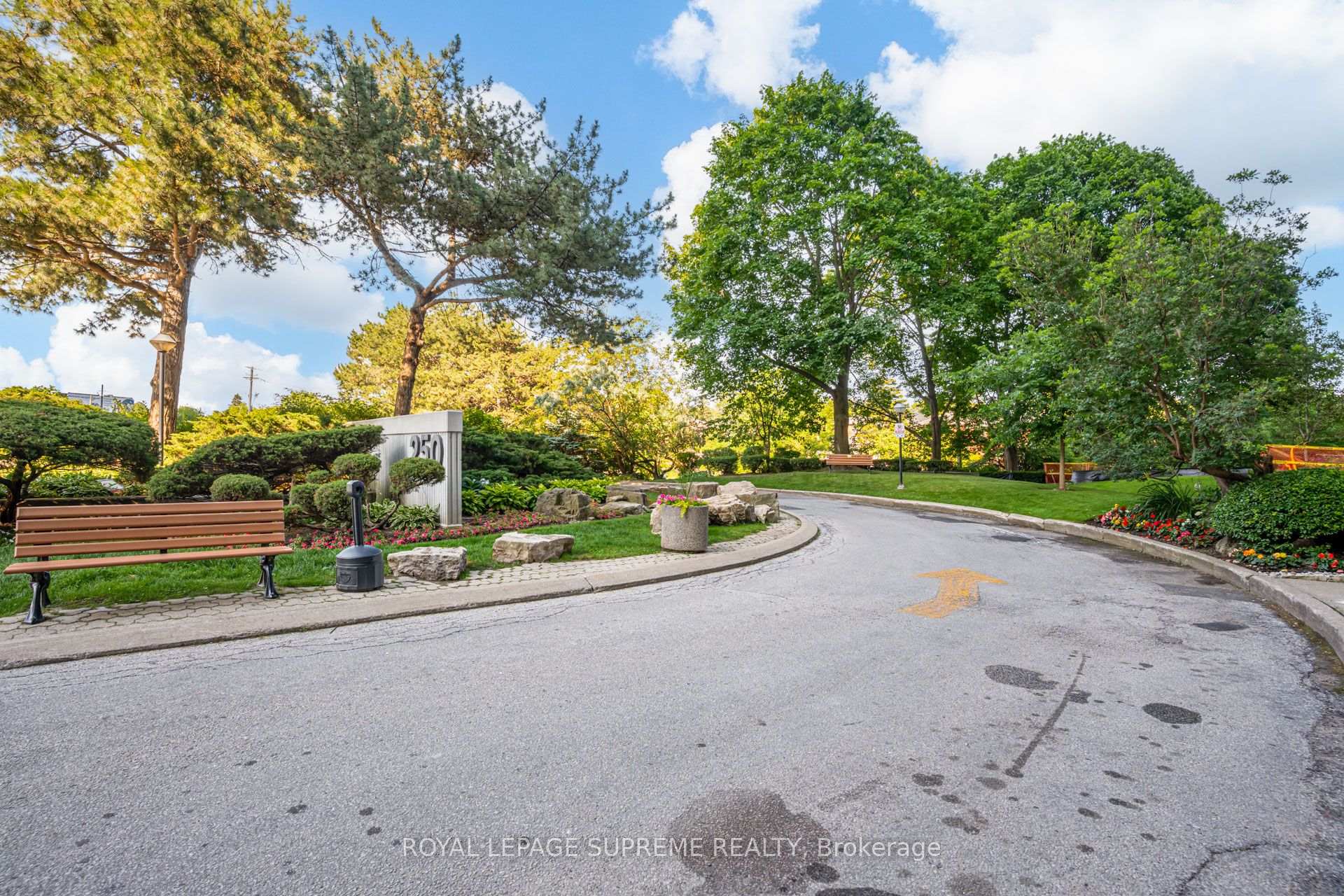 Photo 5 of Unit 305, 250 Scarlett Road, Toronto, Rockcliffe-Smythe — HOMEH