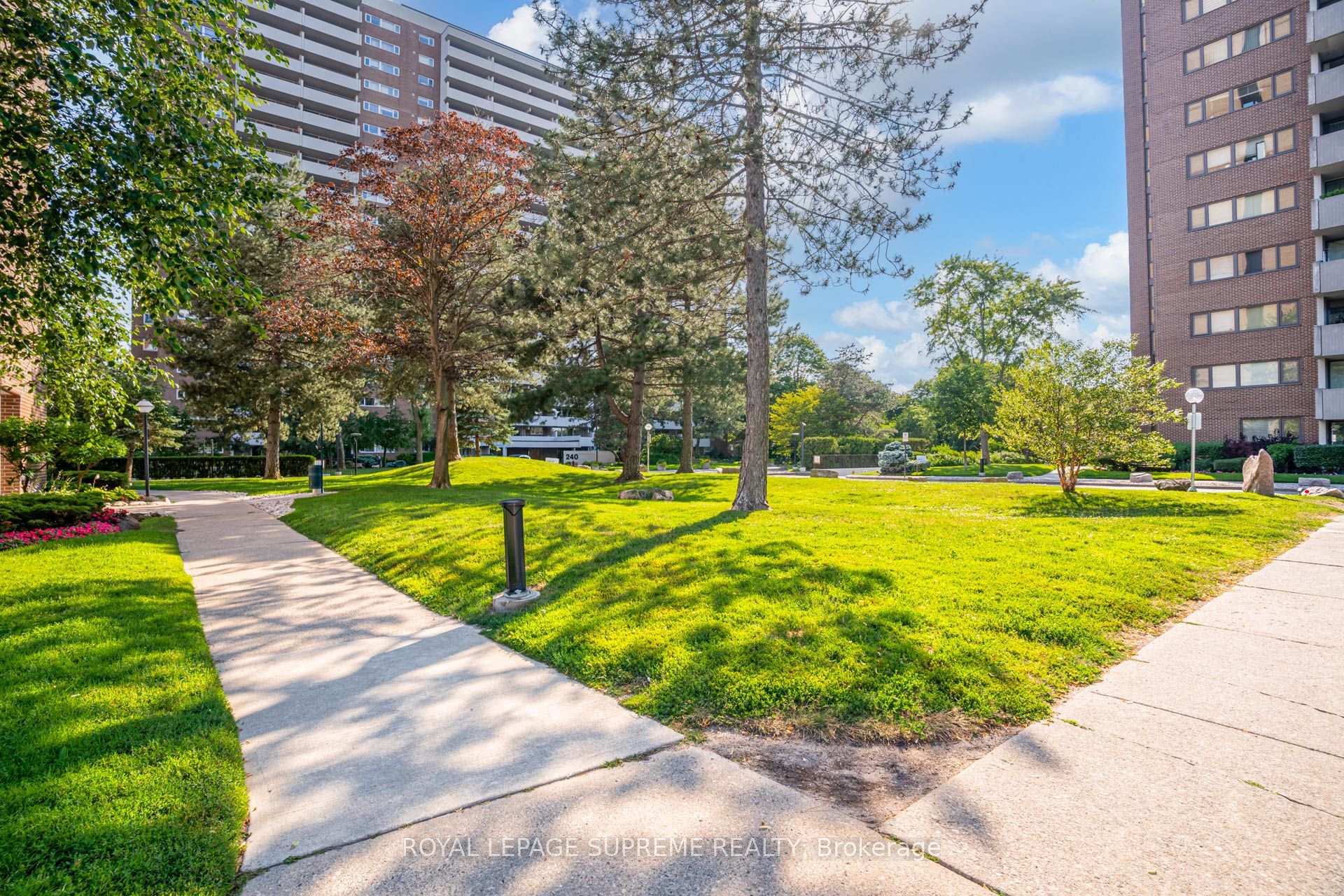Photo 6 of Unit 305, 250 Scarlett Road, Toronto, Rockcliffe-Smythe — HOMEH