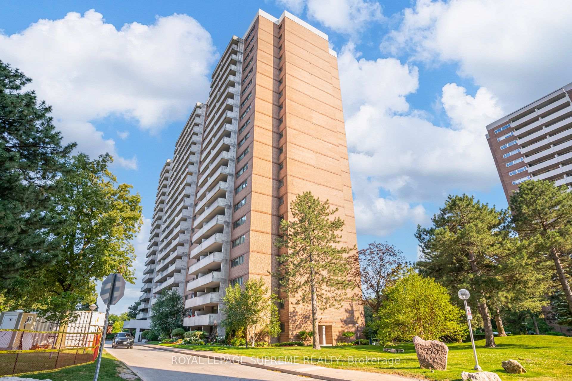 Photo 7 of Unit 305, 250 Scarlett Road, Toronto, Rockcliffe-Smythe — HOMEH
