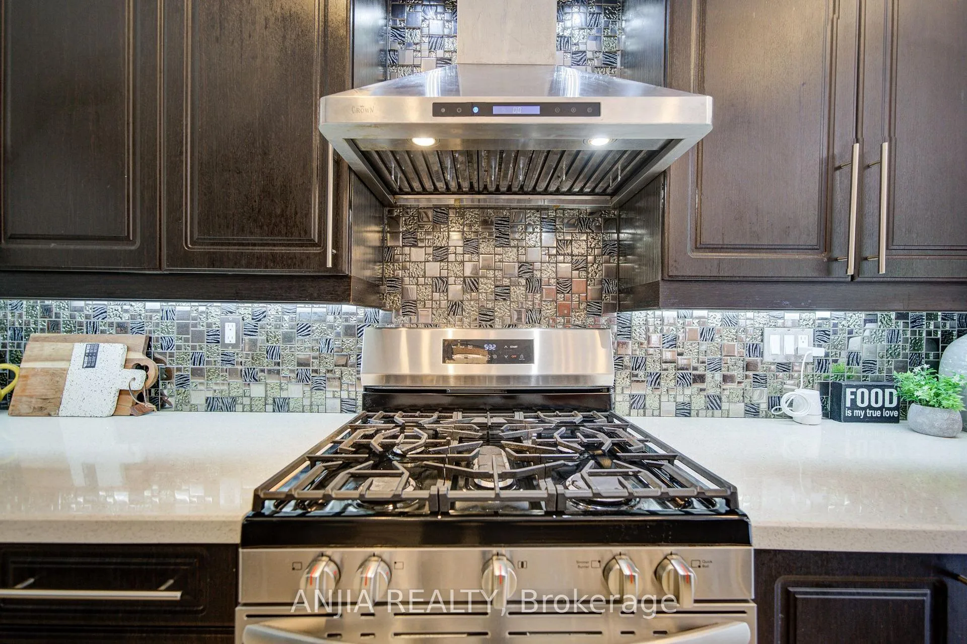 Photo 18 of 23 Appleview Road, Markham, Greensborough — HOMEH