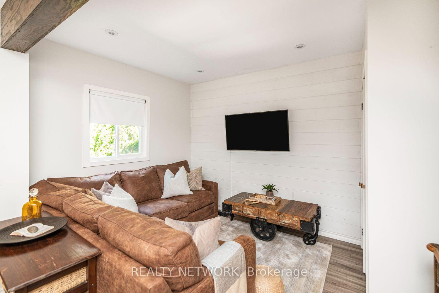 Photo 7 of 134 Erie Avenue, Hamilton, Stinson — HOMEH