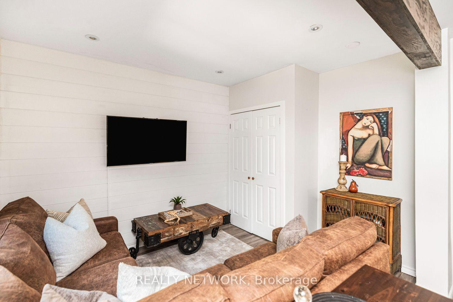 Photo 9 of 134 Erie Avenue, Hamilton, Stinson — HOMEH