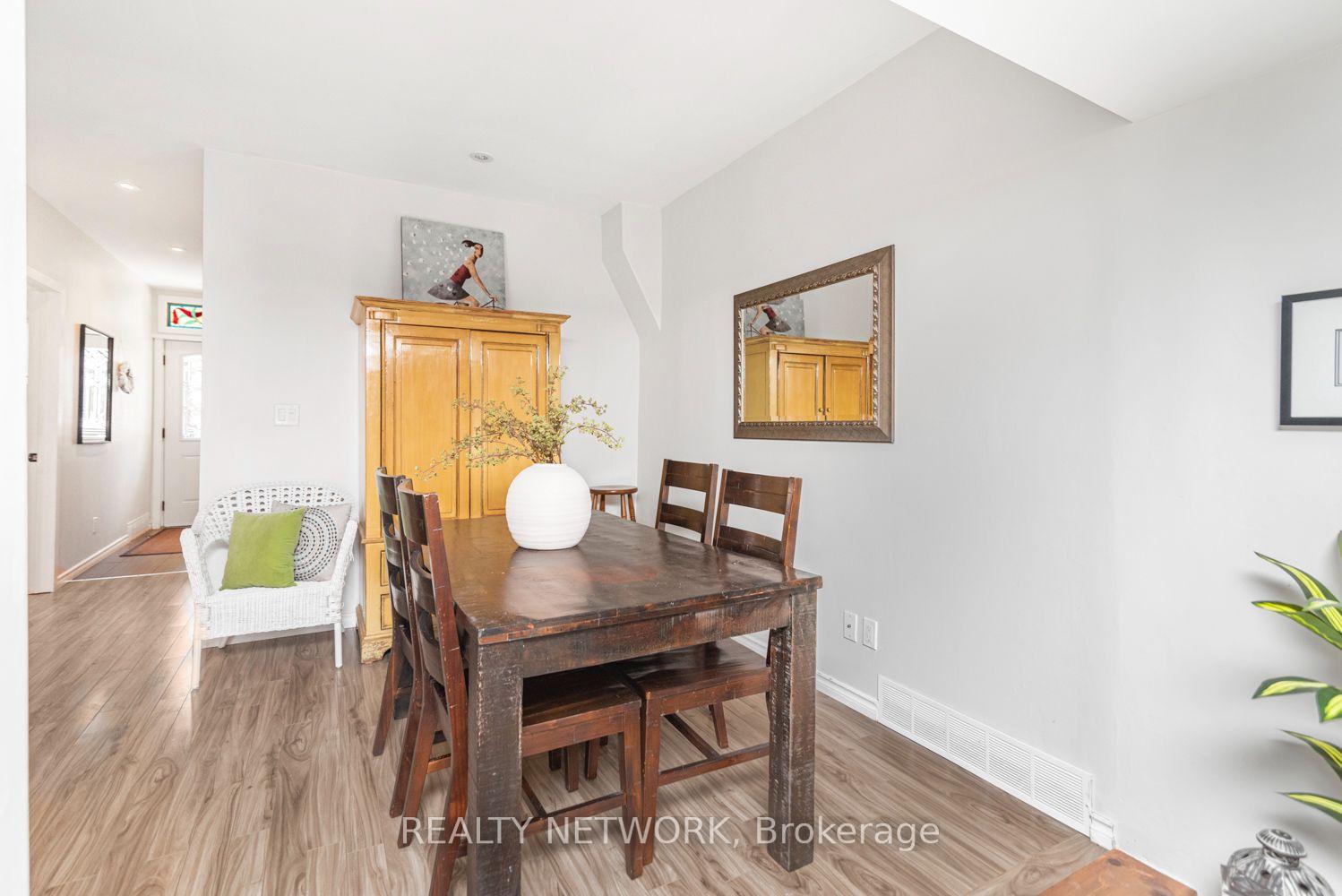 Photo 11 of 134 Erie Avenue, Hamilton, Stinson — HOMEH