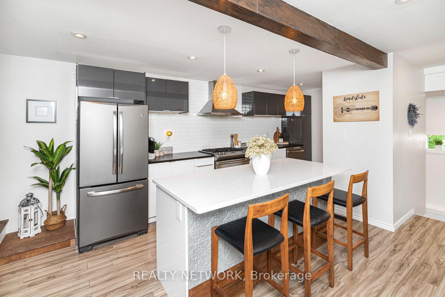 Photo 14 of 134 Erie Avenue, Hamilton, Stinson — HOMEH