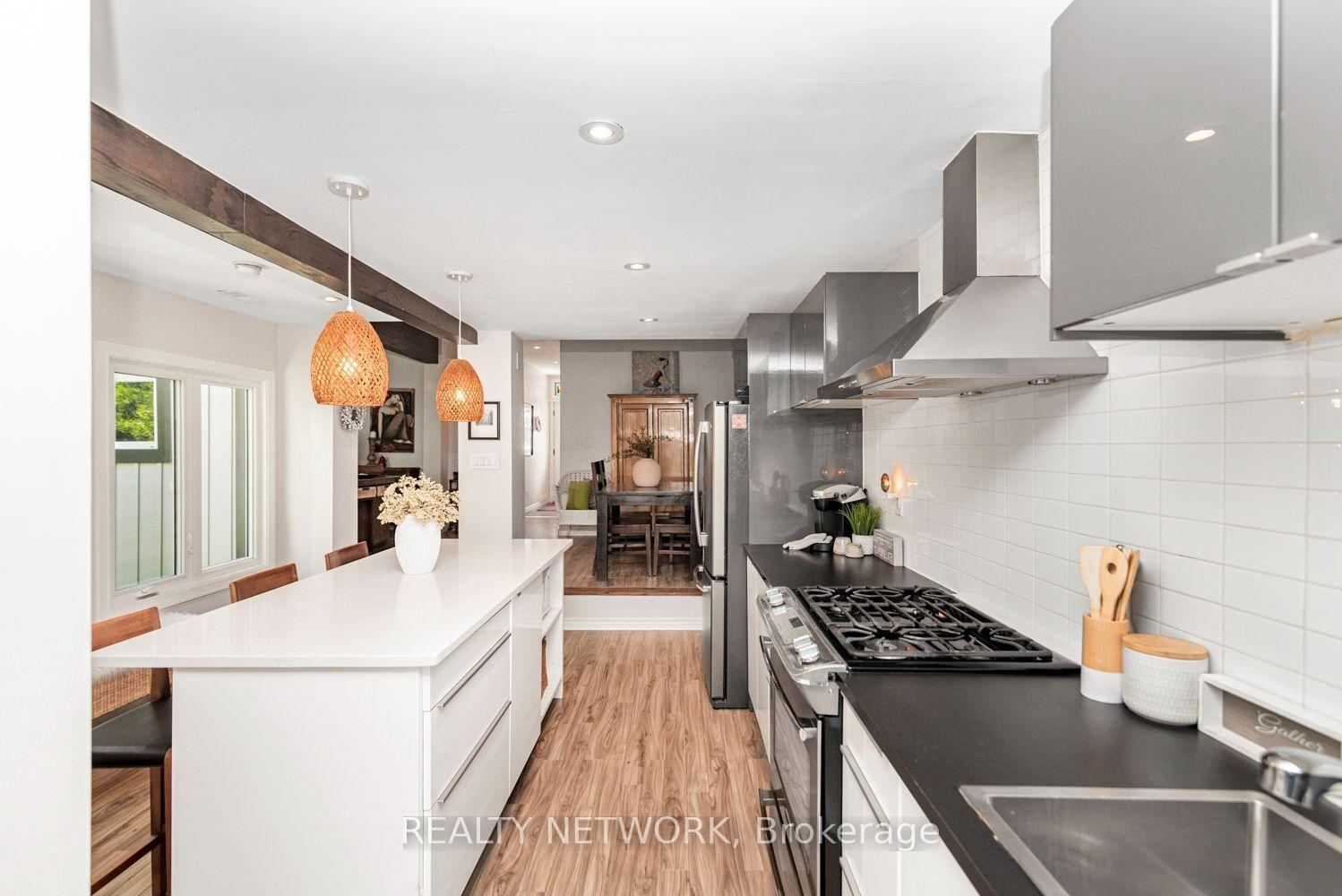 Photo 16 of 134 Erie Avenue, Hamilton, Stinson — HOMEH
