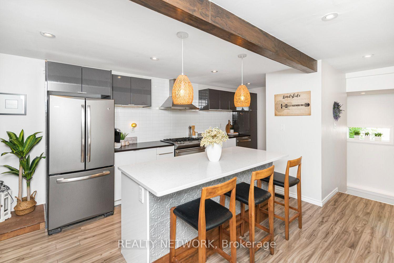 Photo 20 of 134 Erie Avenue, Hamilton, Stinson — HOMEH