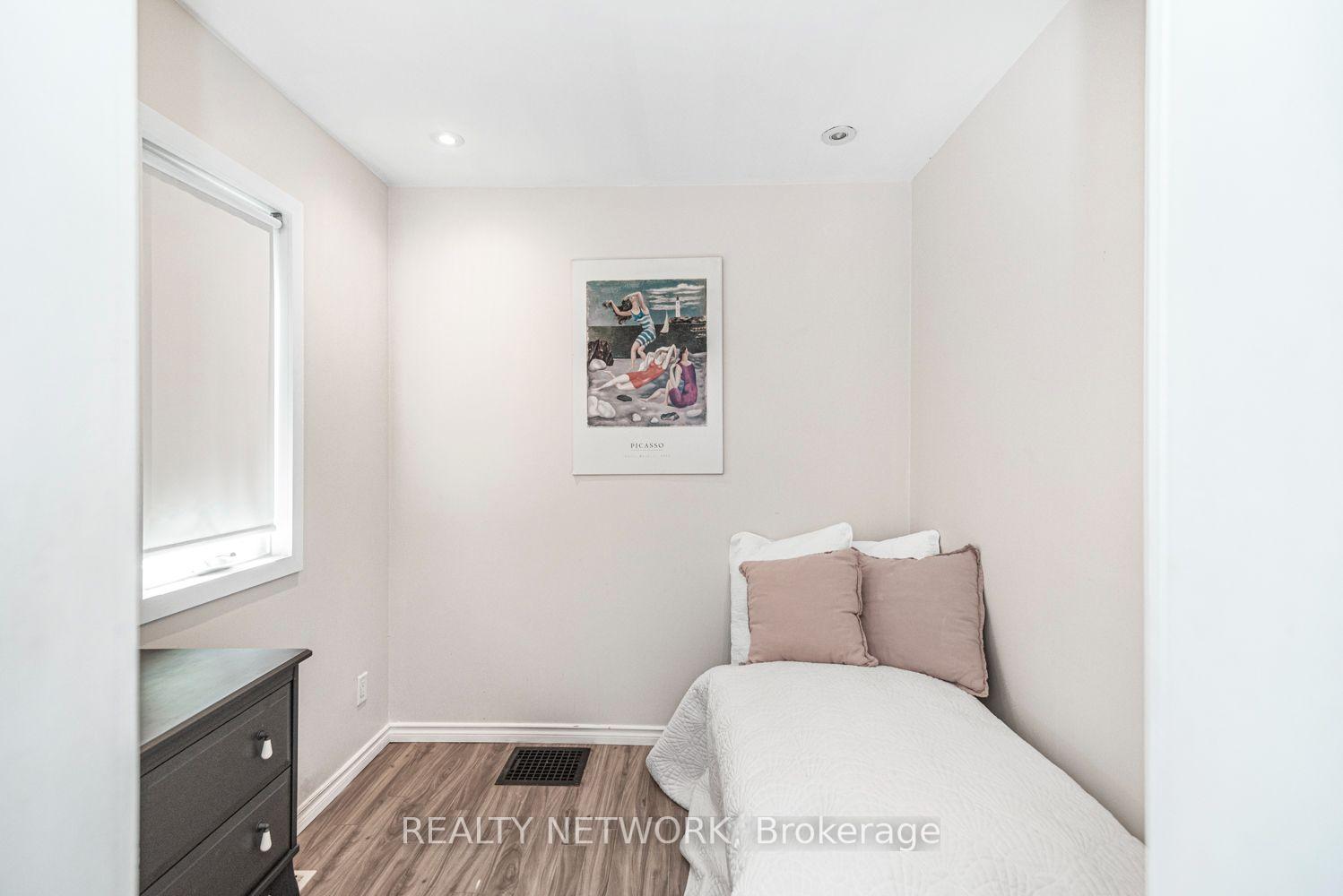 Photo 24 of 134 Erie Avenue, Hamilton, Stinson — HOMEH