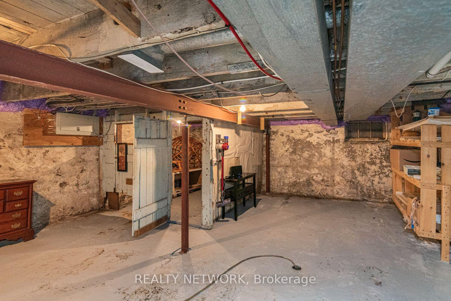 Photo 33 of 134 Erie Avenue, Hamilton, Stinson — HOMEH