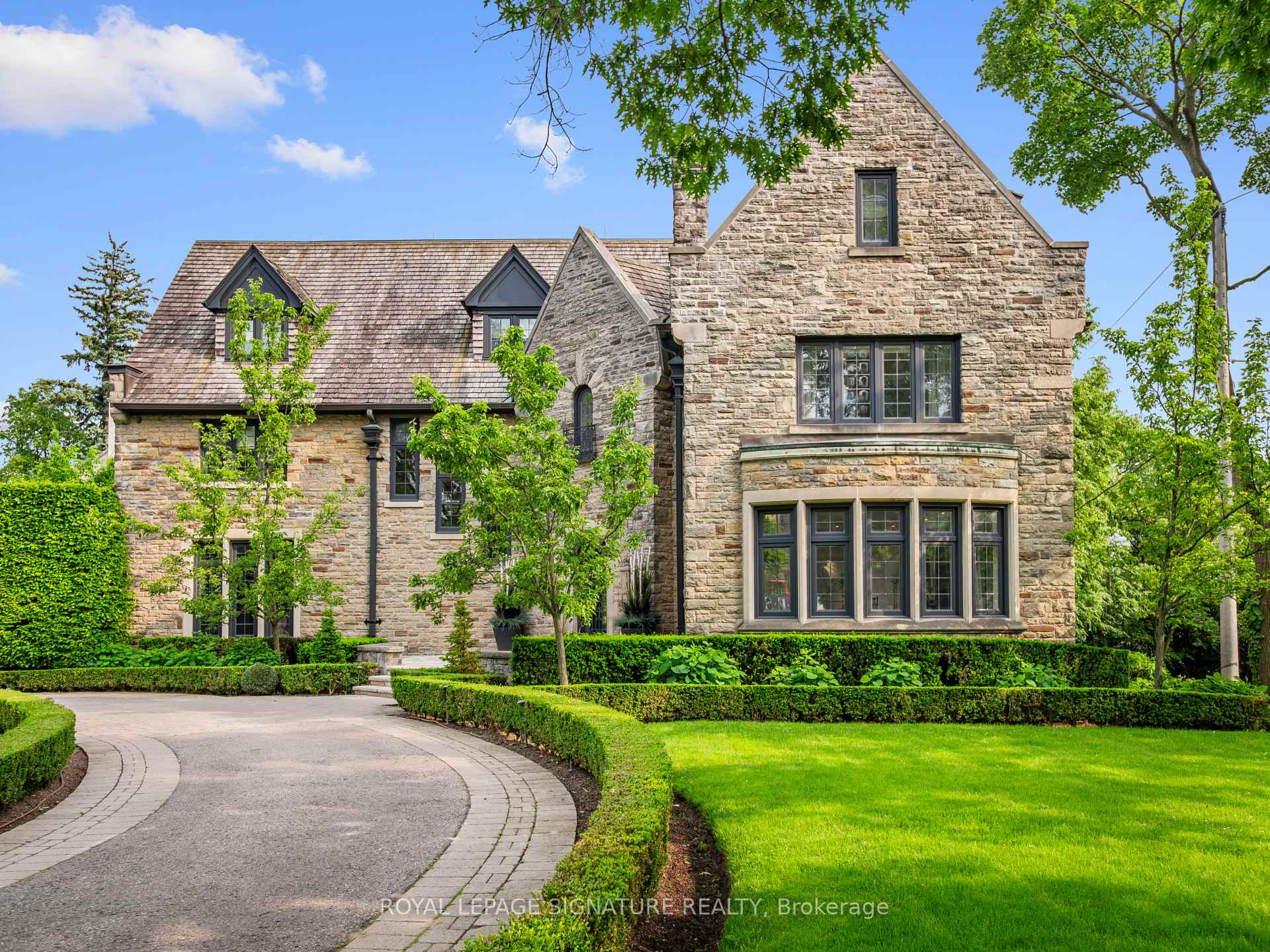 Photo 5 of 64 Old Forest Hill Road, Toronto, Forest Hill South — HOMEH