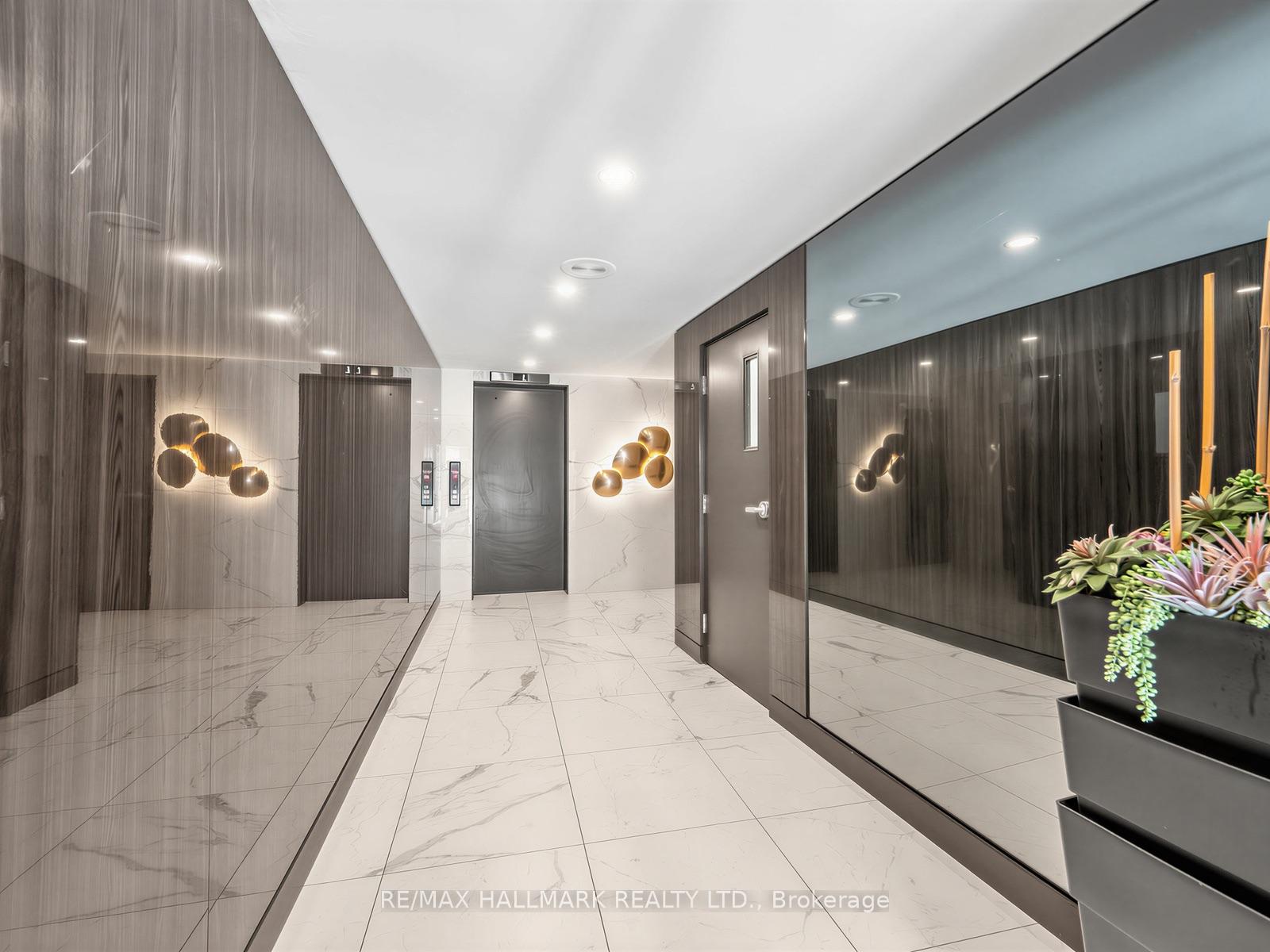 Photo 3 of Unit Ph15, 20 Glebe Road W, Toronto, Yonge-Eglinton — HOMEH